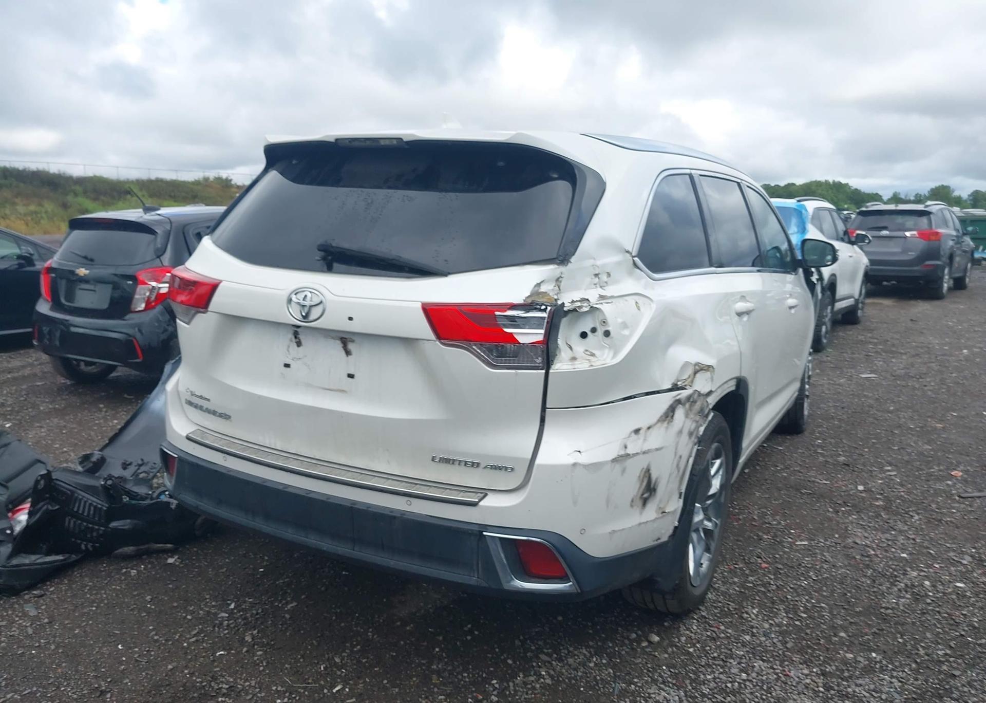 2018 TOYOTA HIGHLANDER LIMITED