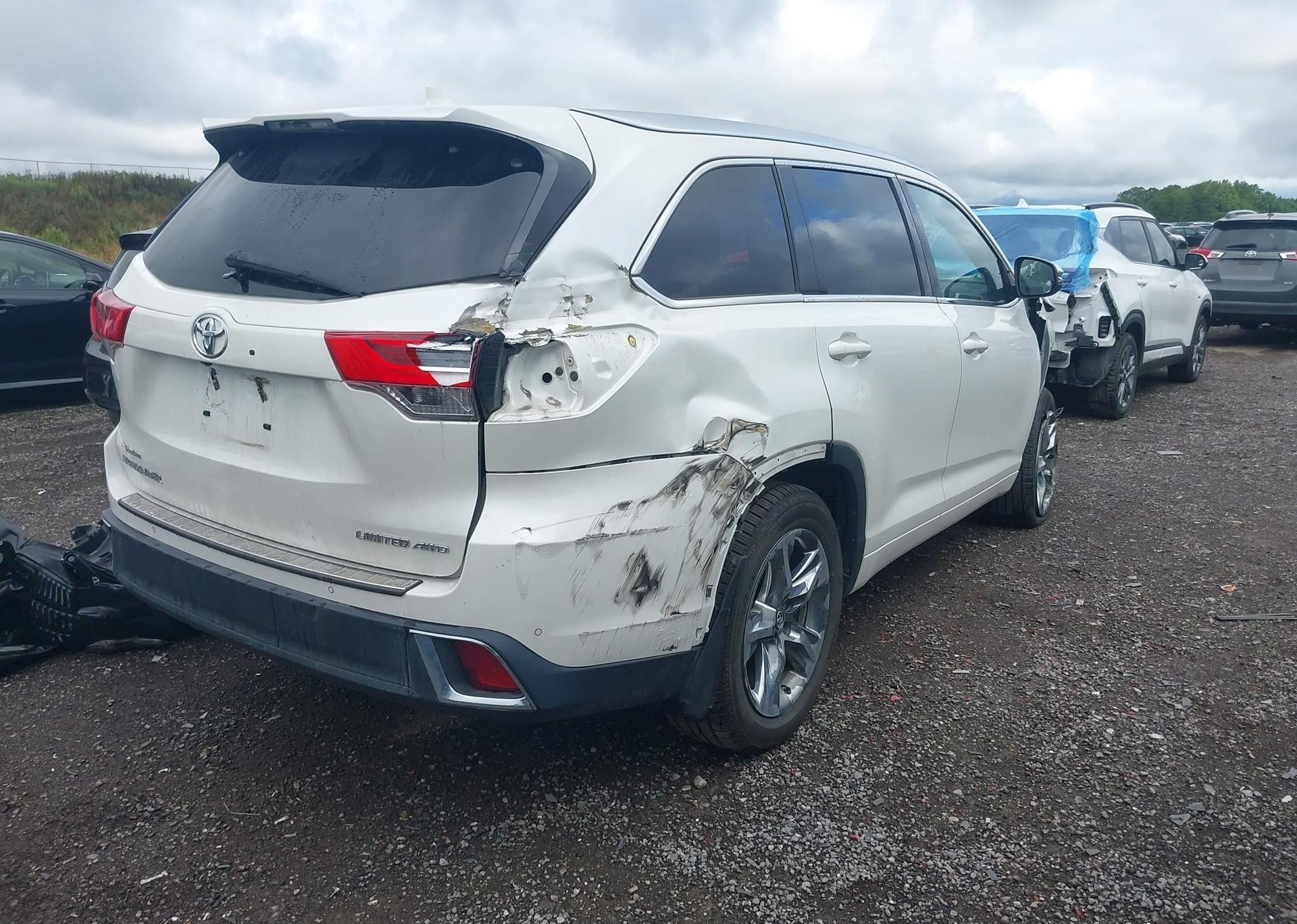 2018 TOYOTA HIGHLANDER LIMITED