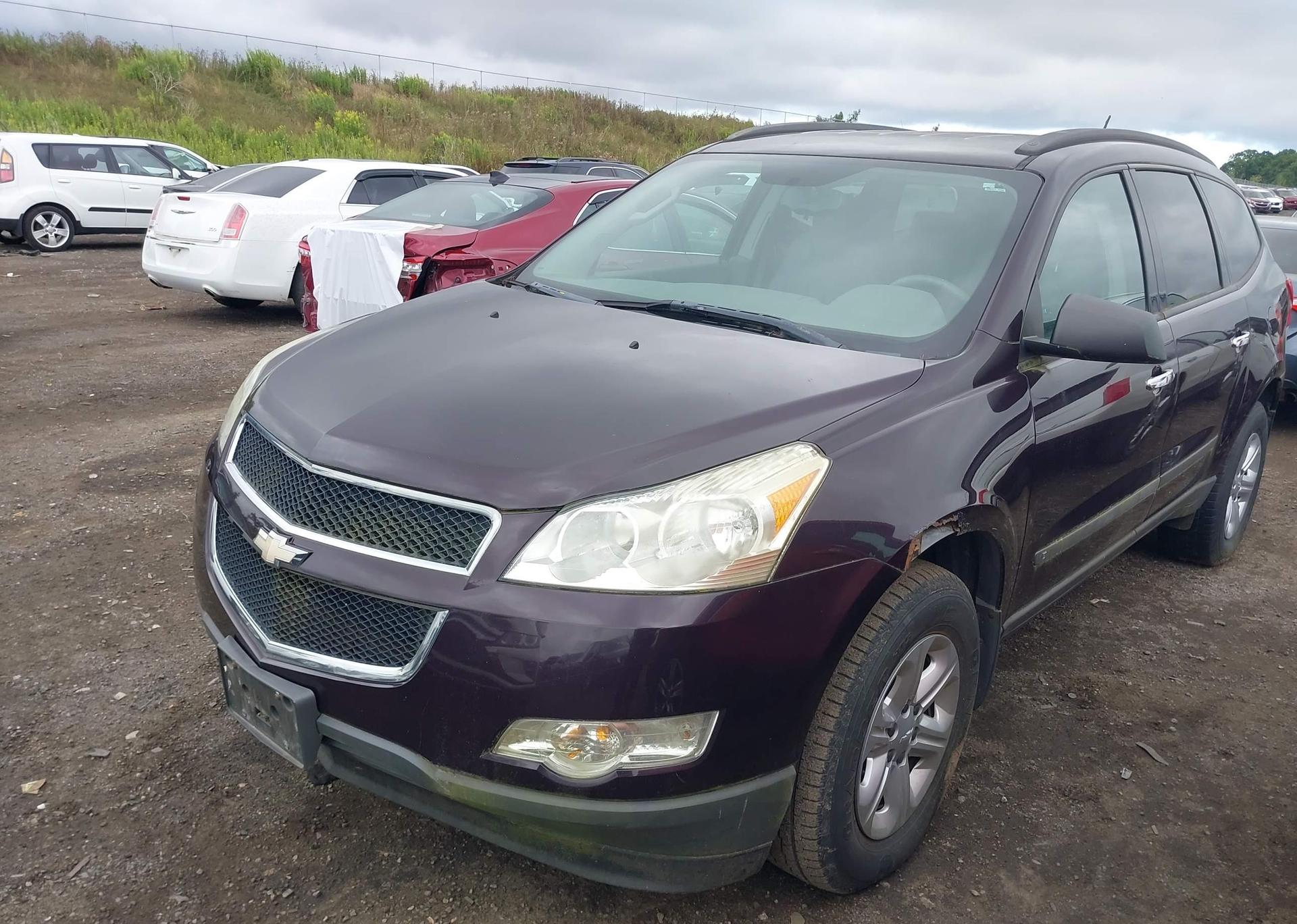 2010 CHEVROLET TRAVERSE LS