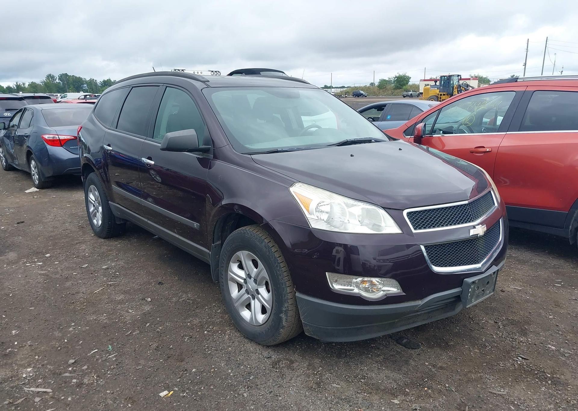 2010 CHEVROLET TRAVERSE LS
