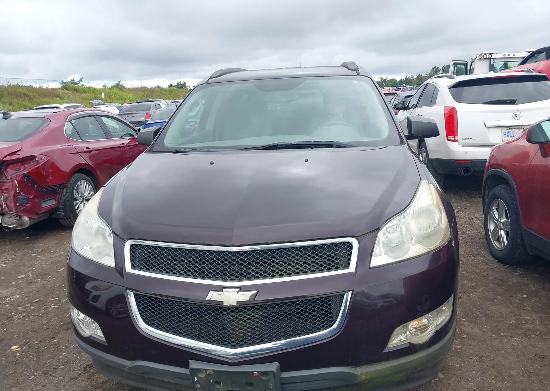 2010 CHEVROLET TRAVERSE LS