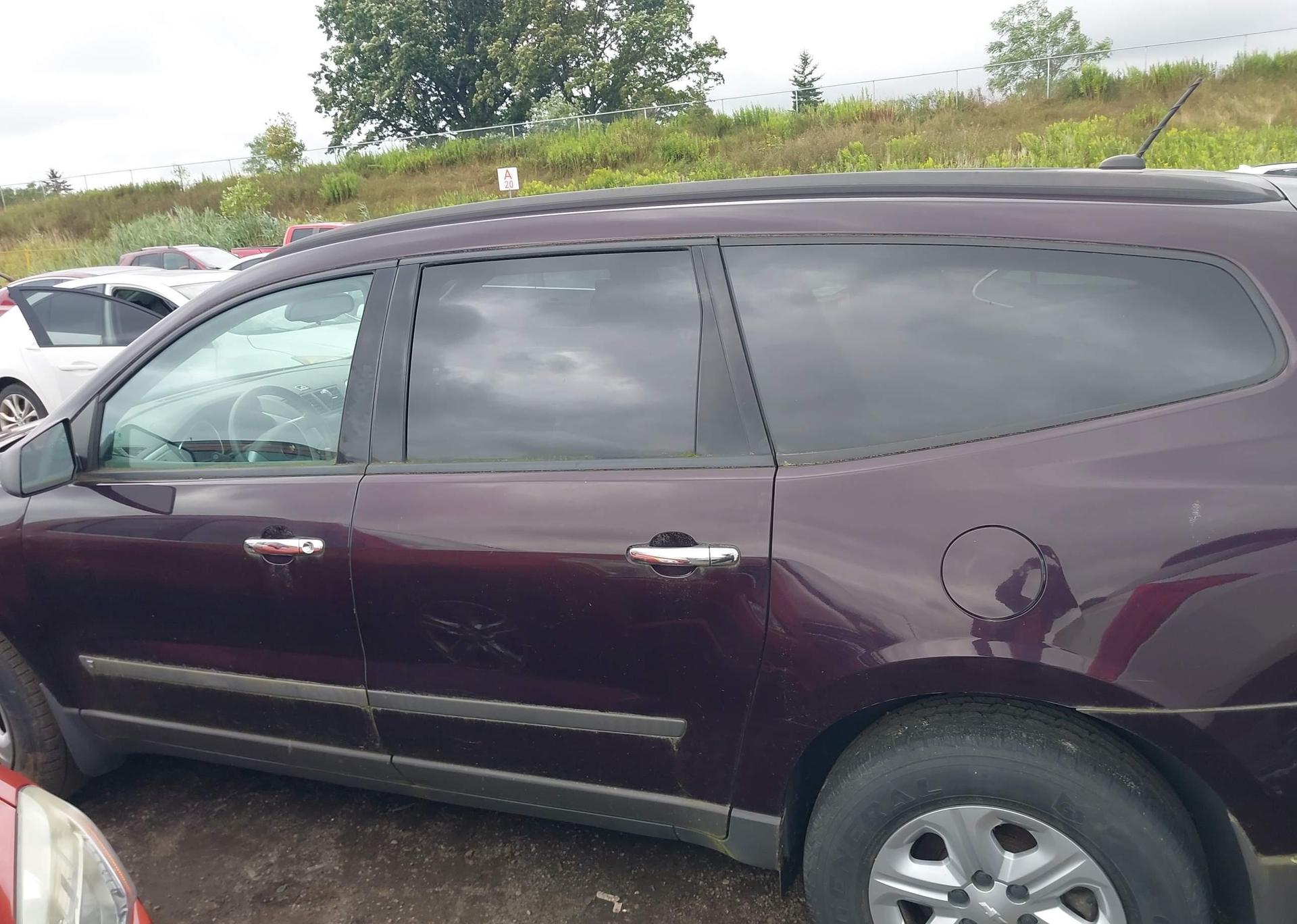 2010 CHEVROLET TRAVERSE LS
