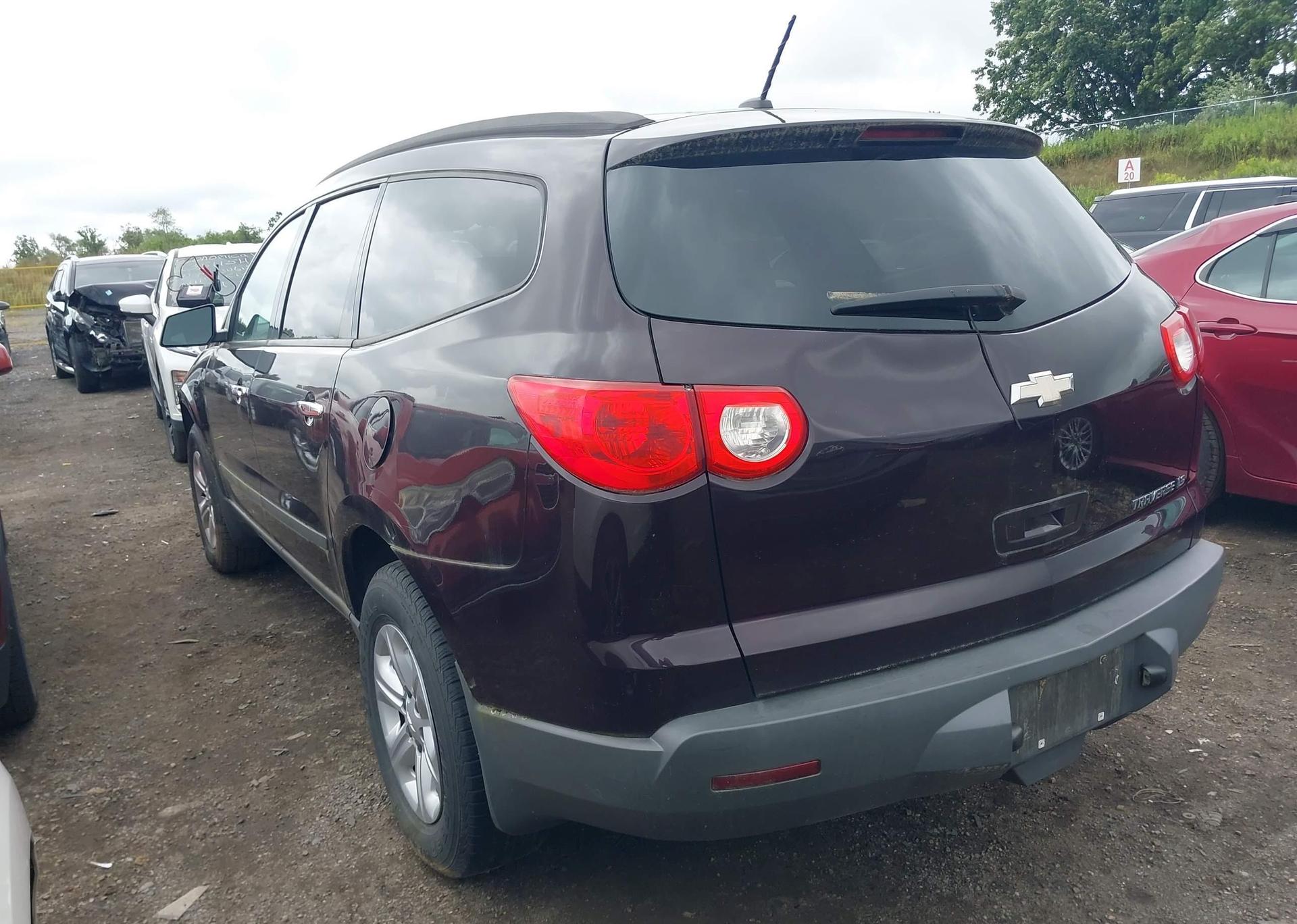 2010 CHEVROLET TRAVERSE LS