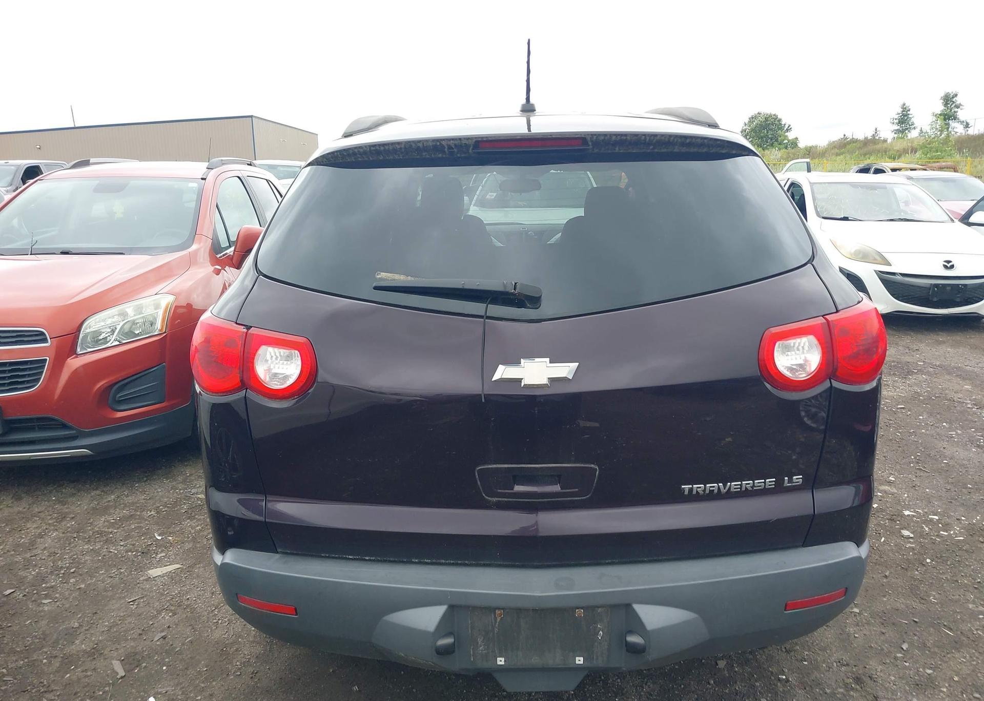 2010 CHEVROLET TRAVERSE LS