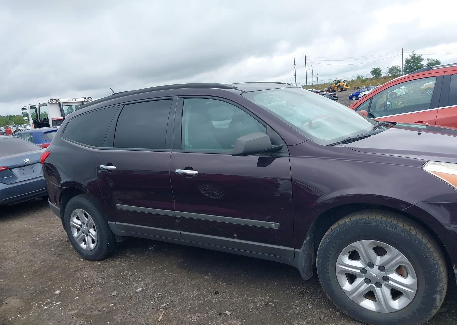 2010 CHEVROLET TRAVERSE LS