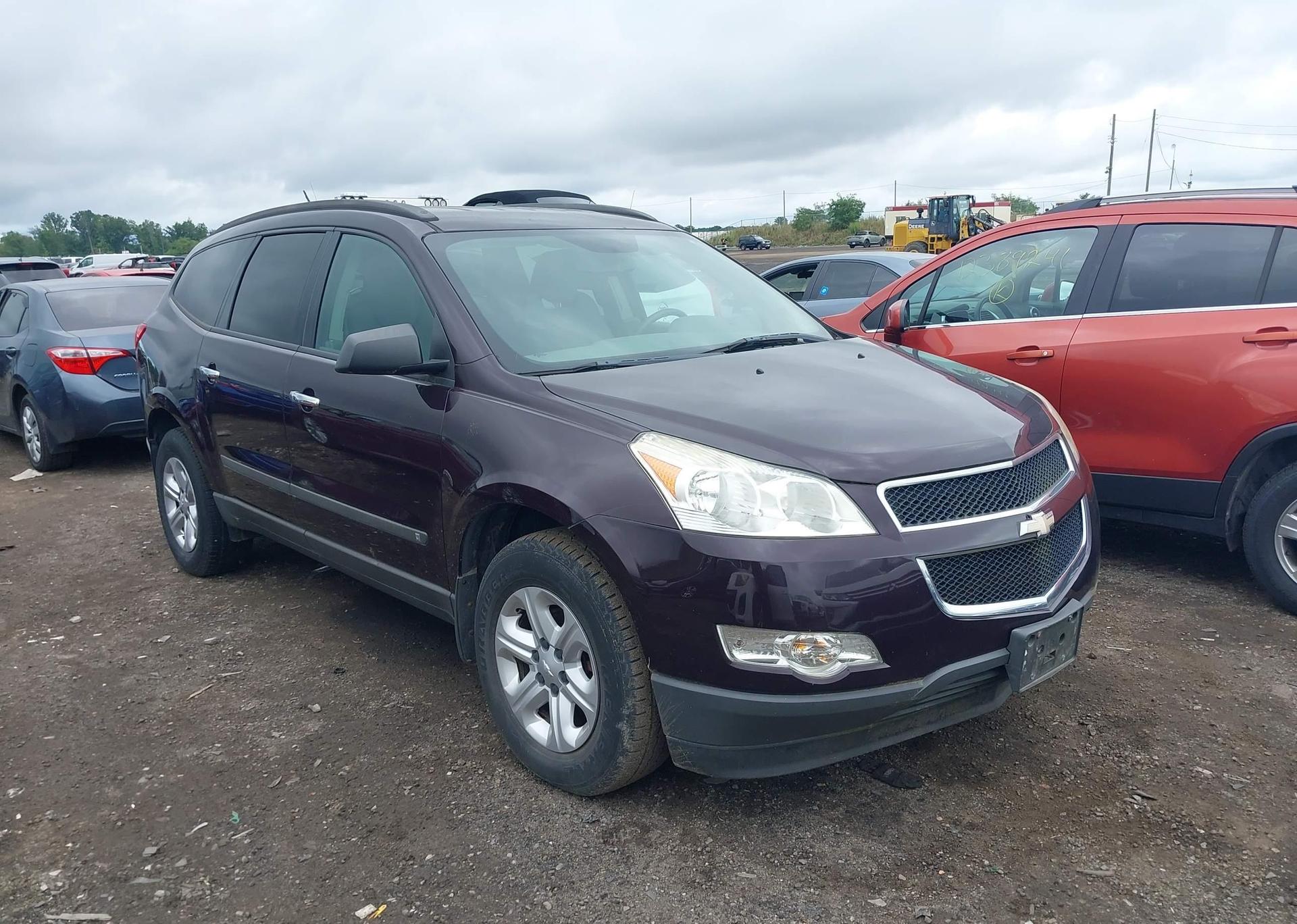 2010 CHEVROLET TRAVERSE LS