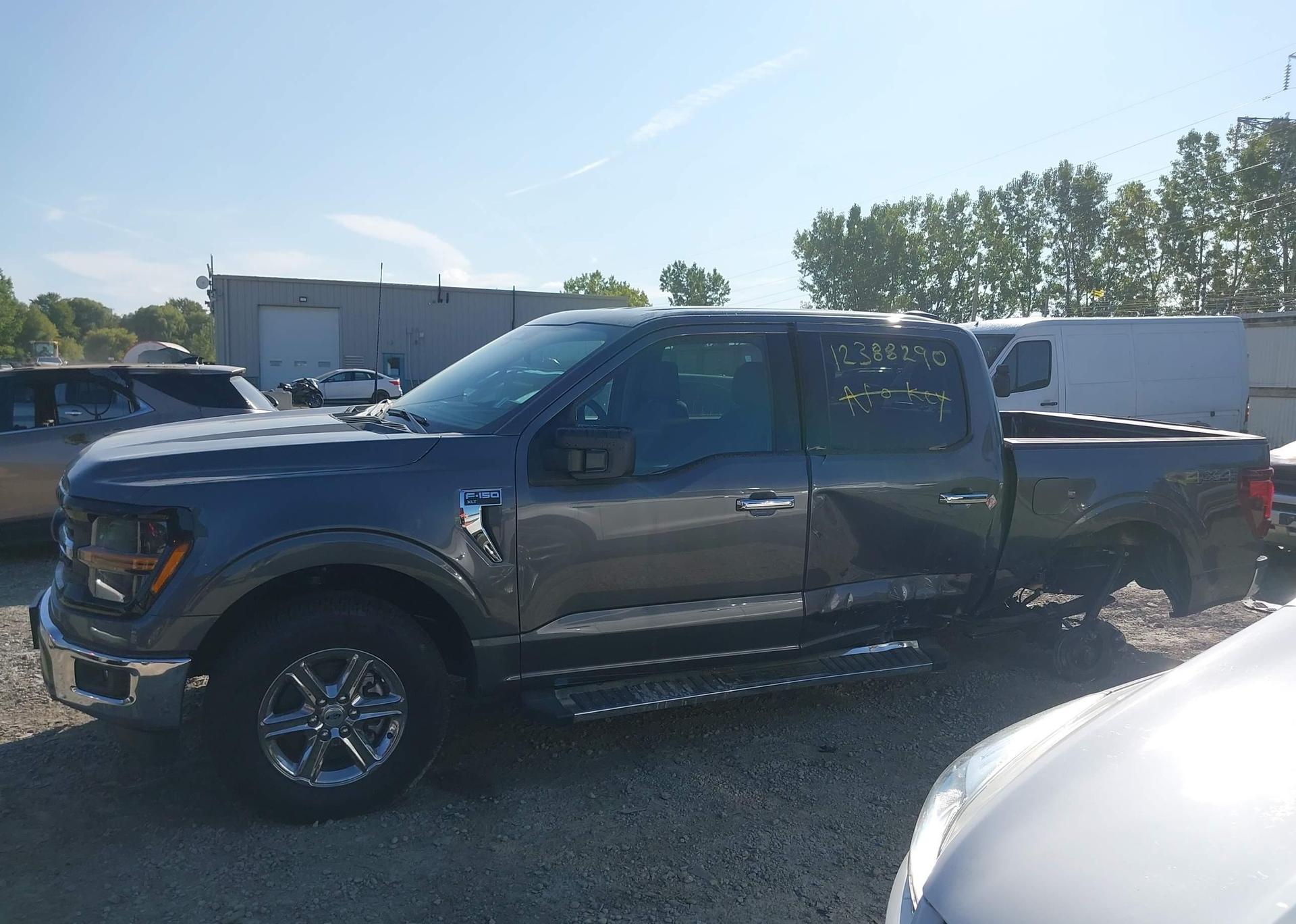 2025 FORD F150 XLT