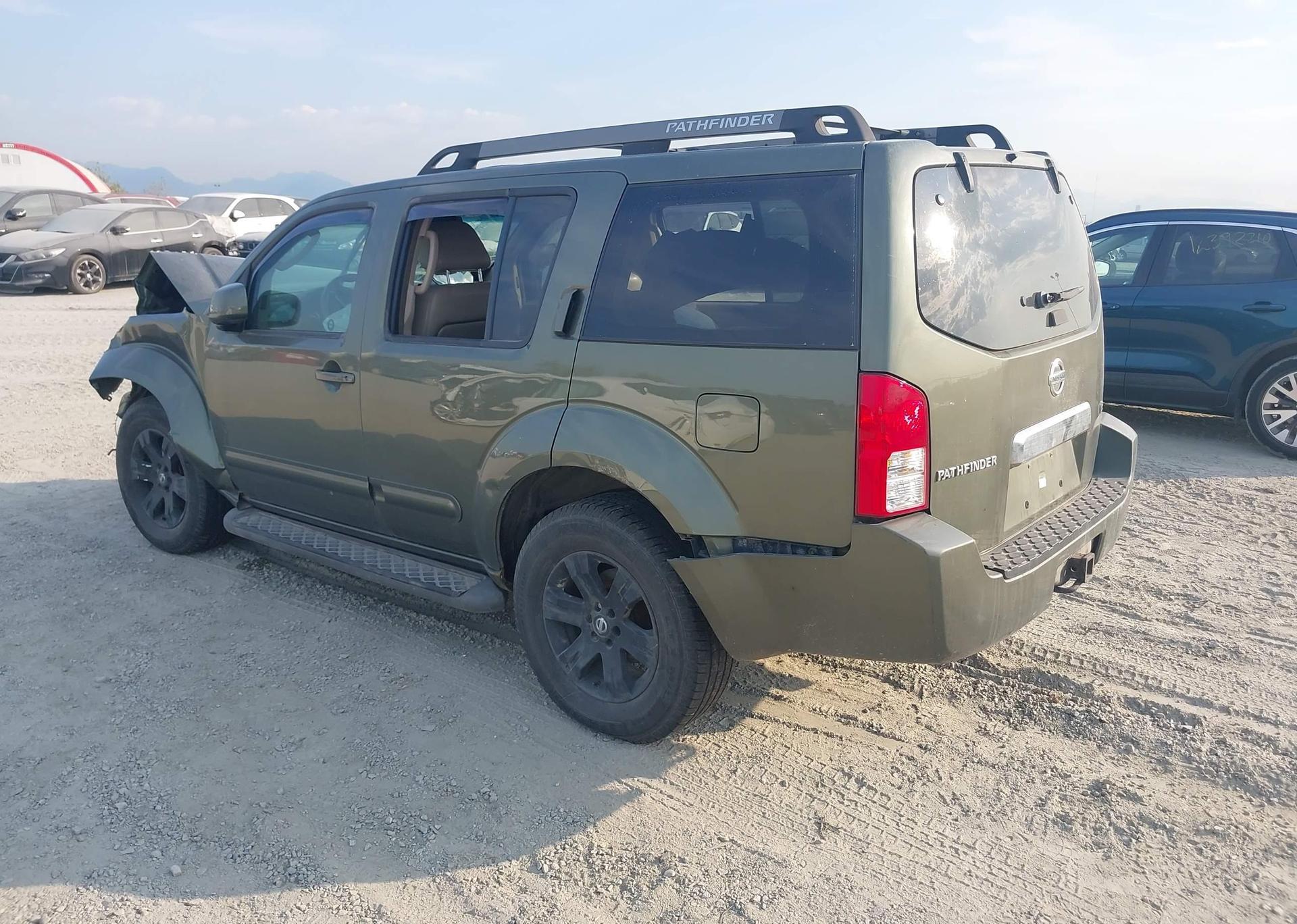 2005 NISSAN PATHFINDER LE