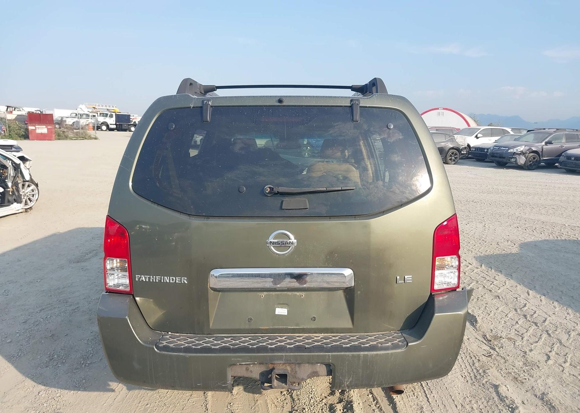 2005 NISSAN PATHFINDER LE