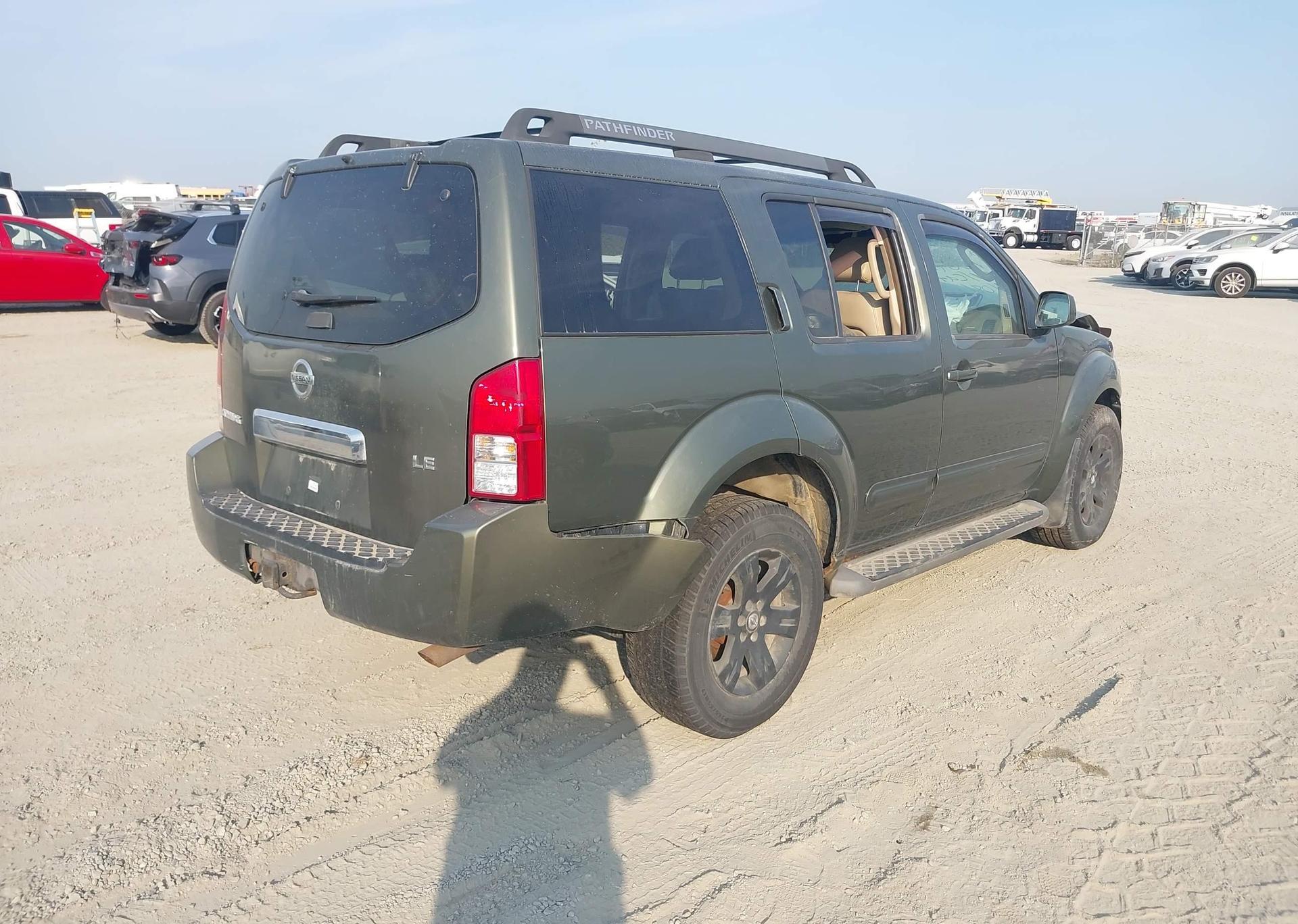 2005 NISSAN PATHFINDER LE