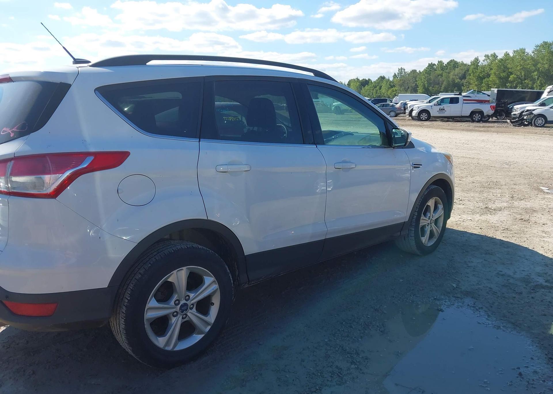2016 FORD ESCAPE SE