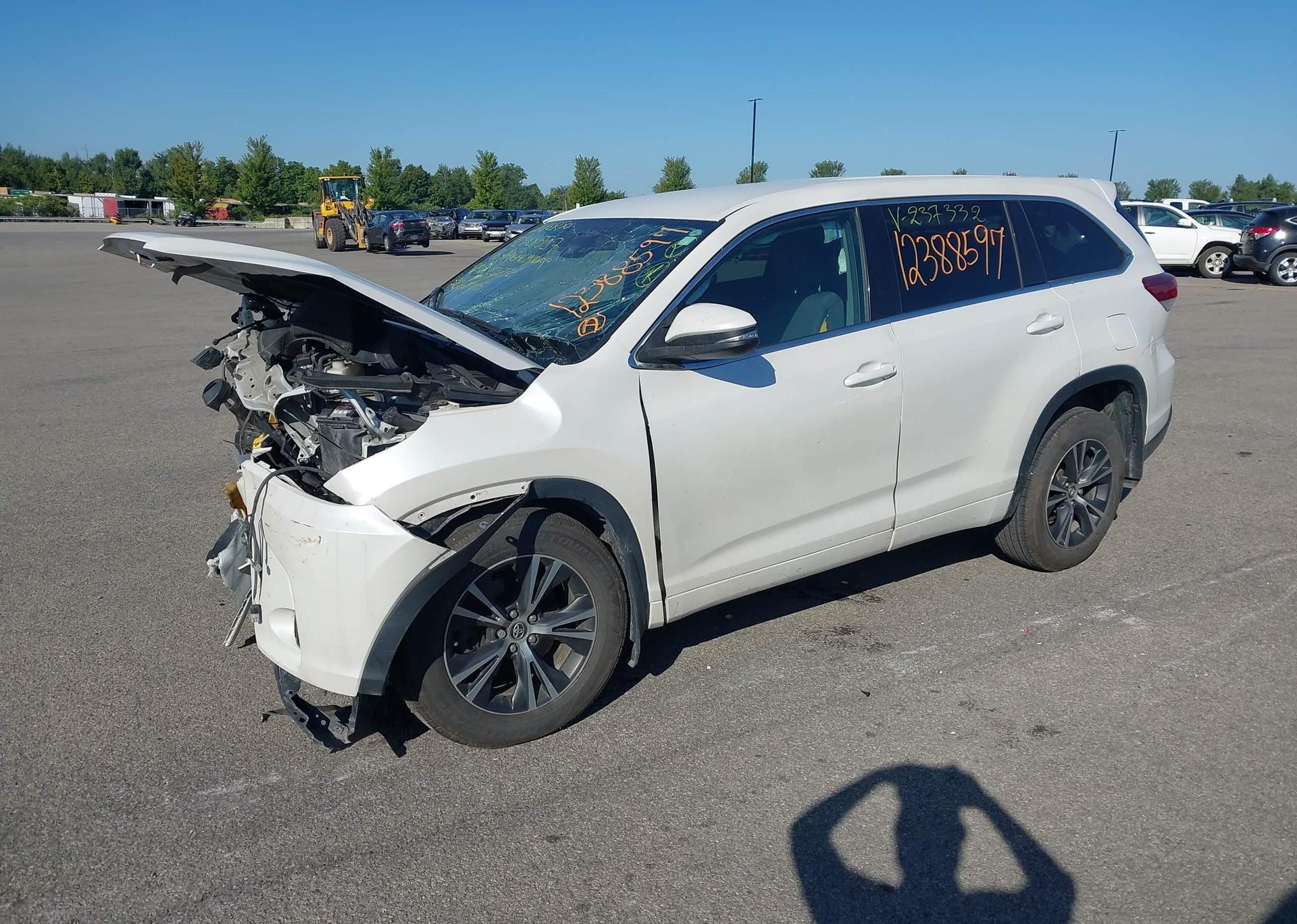 2018 TOYOTA HIGHLANDER LE