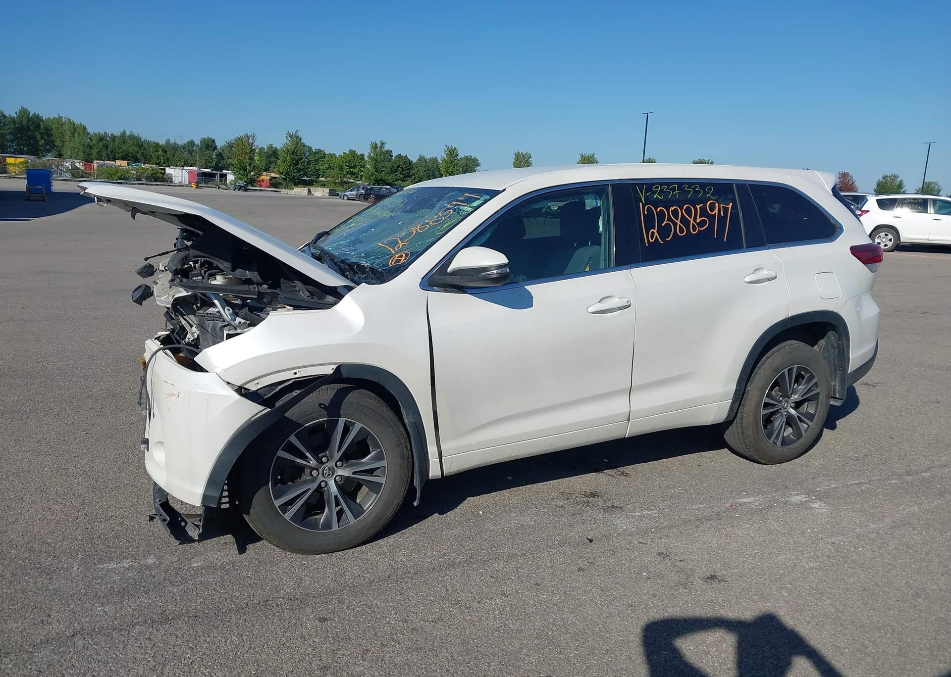 2018 TOYOTA HIGHLANDER LE