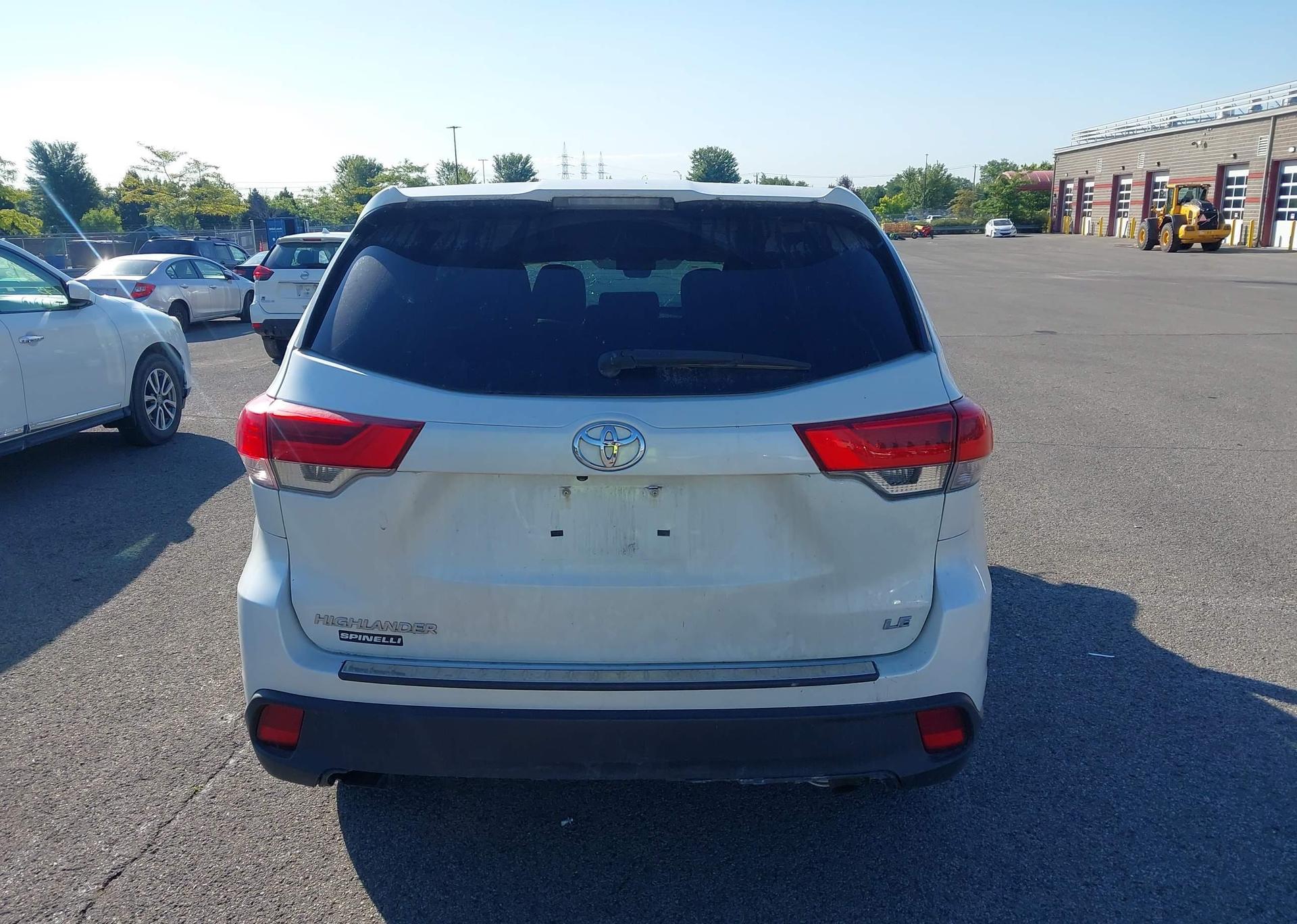 2018 TOYOTA HIGHLANDER LE