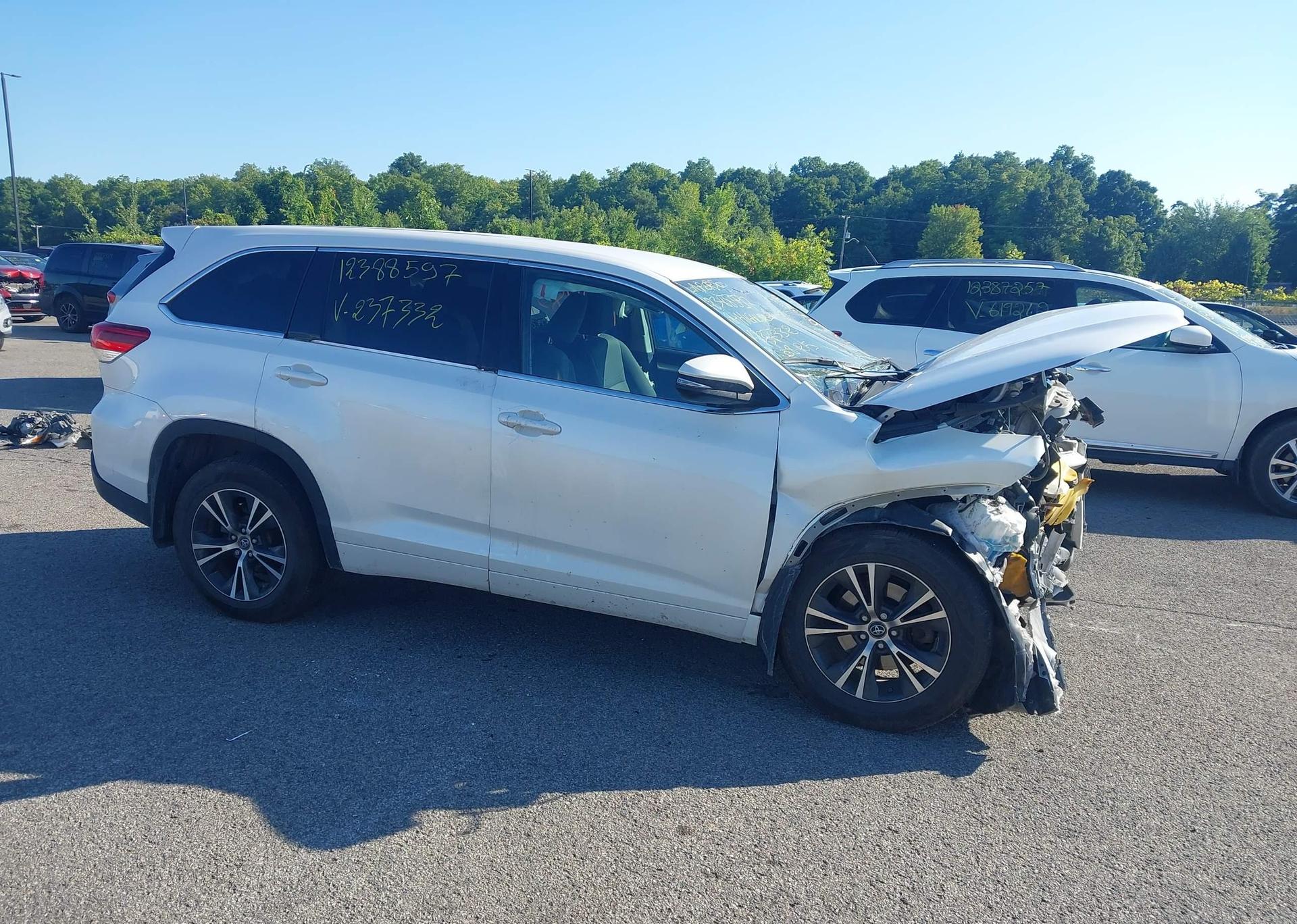 2018 TOYOTA HIGHLANDER LE