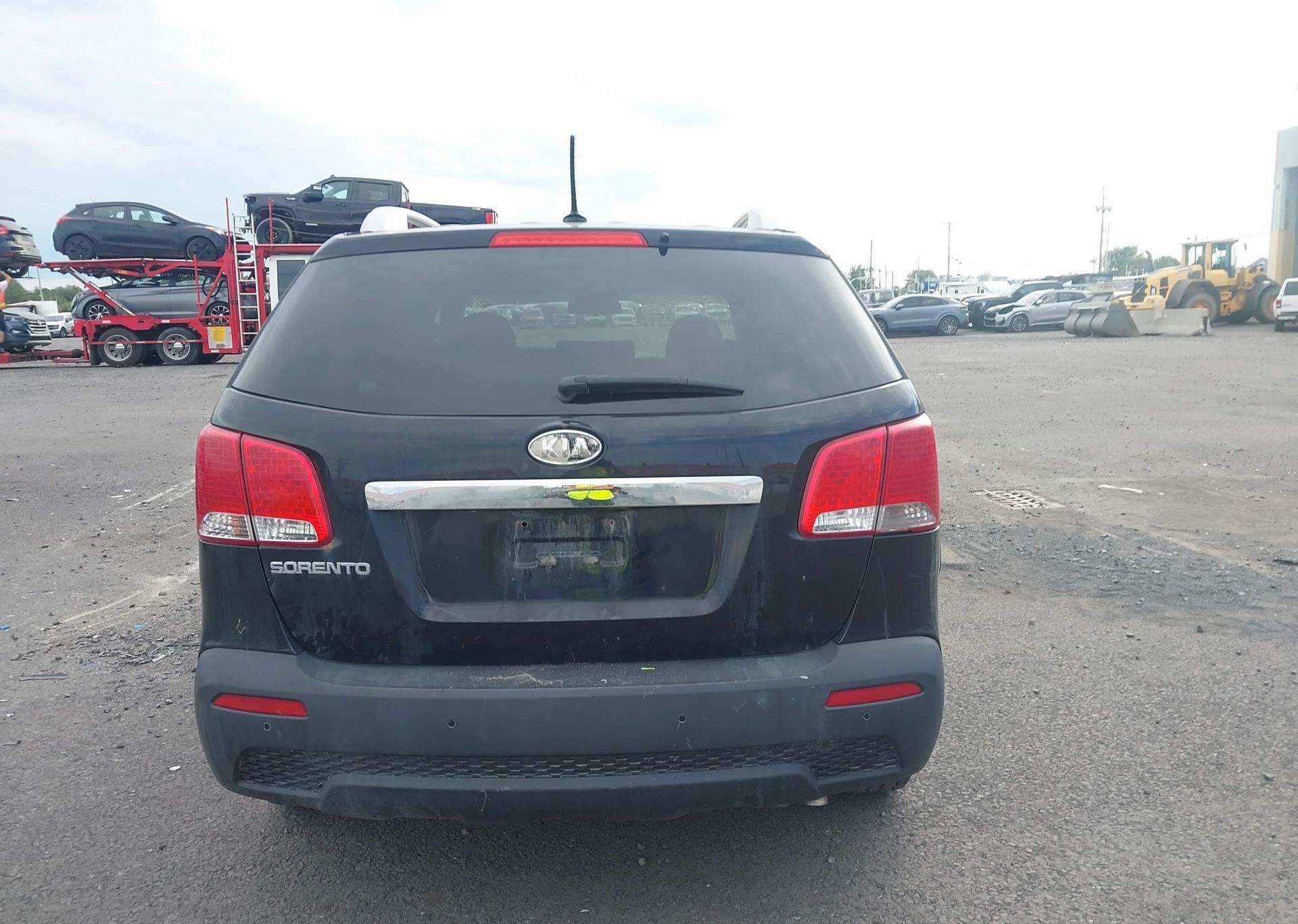 2012 KIA SORENTO LX