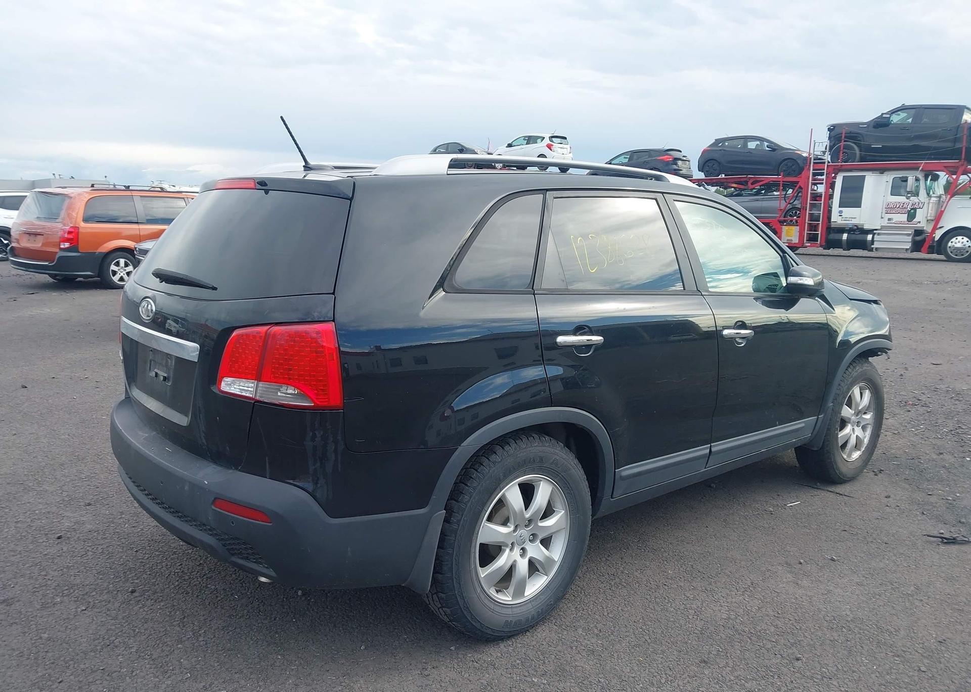 2012 KIA SORENTO LX