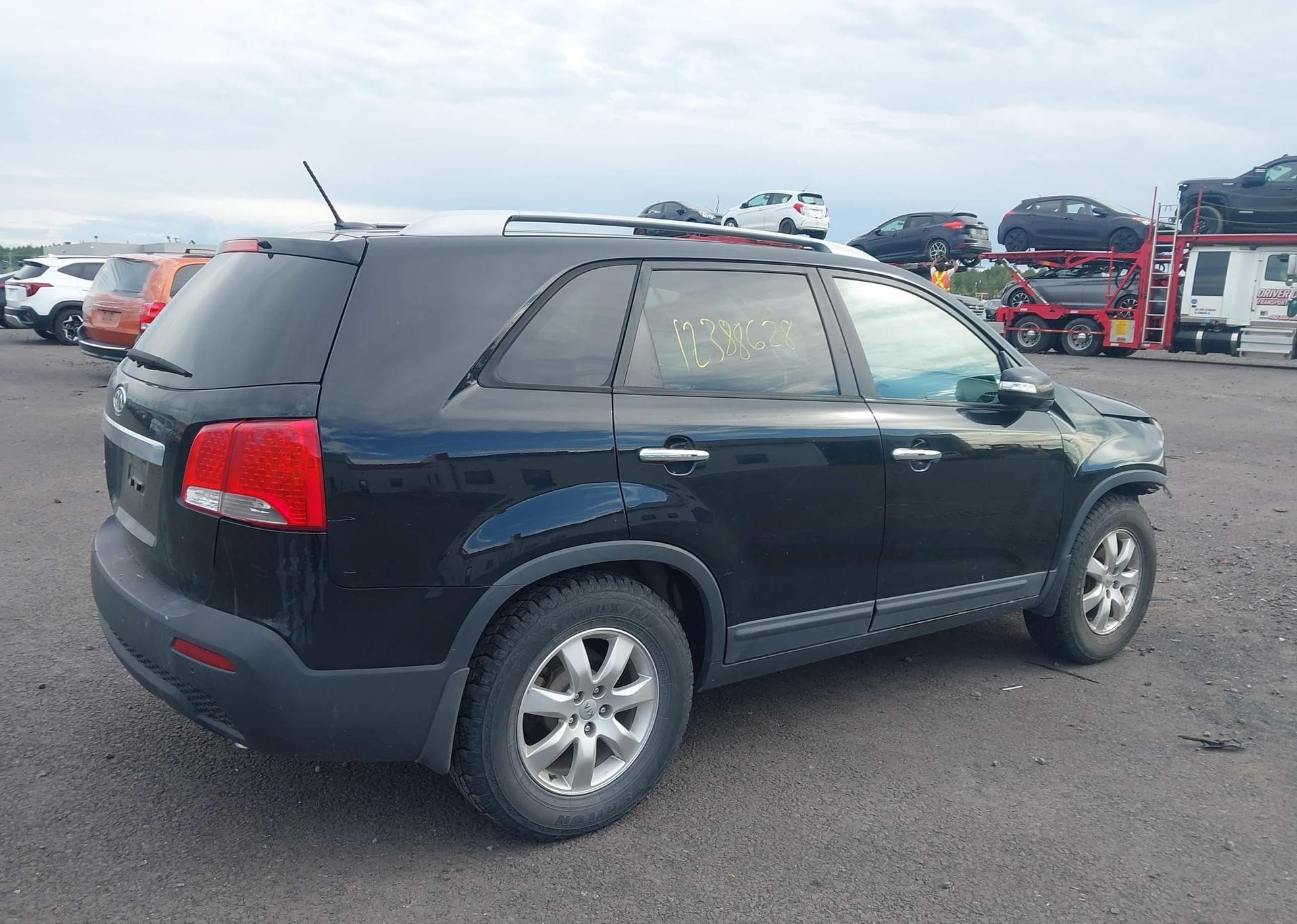 2012 KIA SORENTO LX
