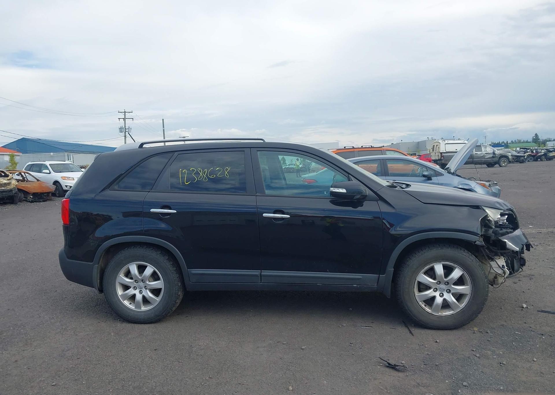 2012 KIA SORENTO LX