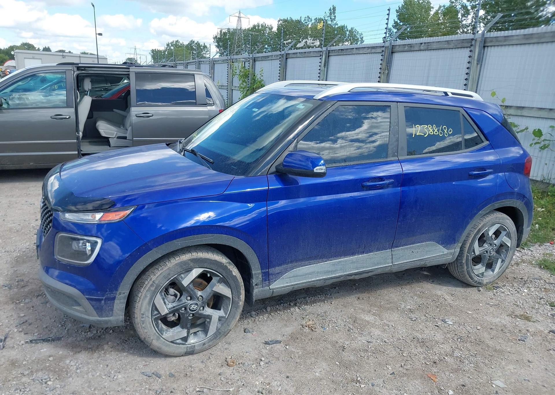 2021 HYUNDAI VENUE ULTIMATE WITH BLACK INTERIOR