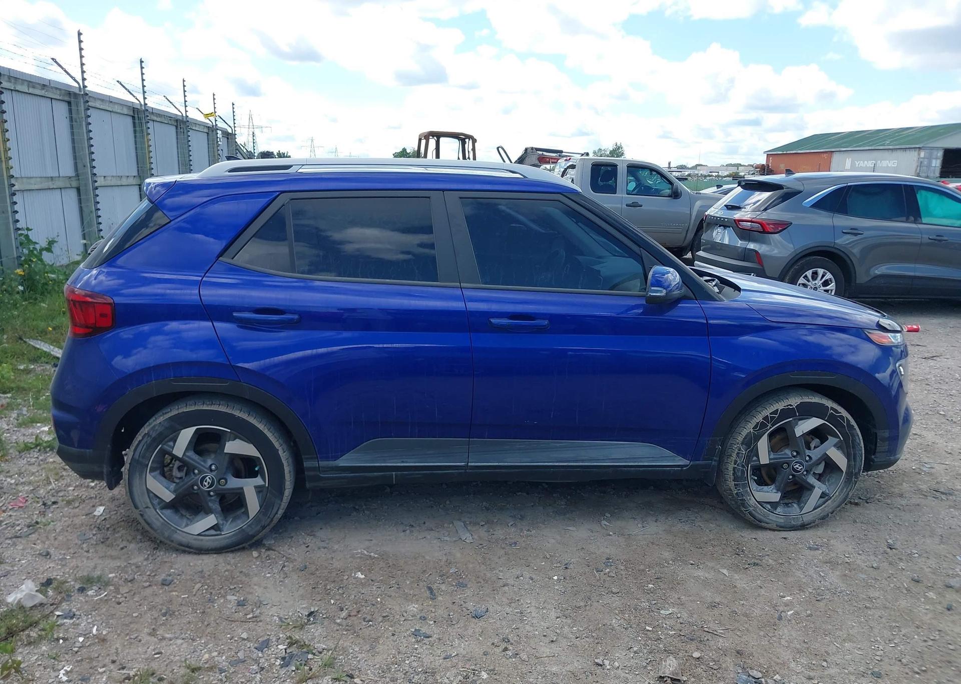 2021 HYUNDAI VENUE ULTIMATE WITH BLACK INTERIOR