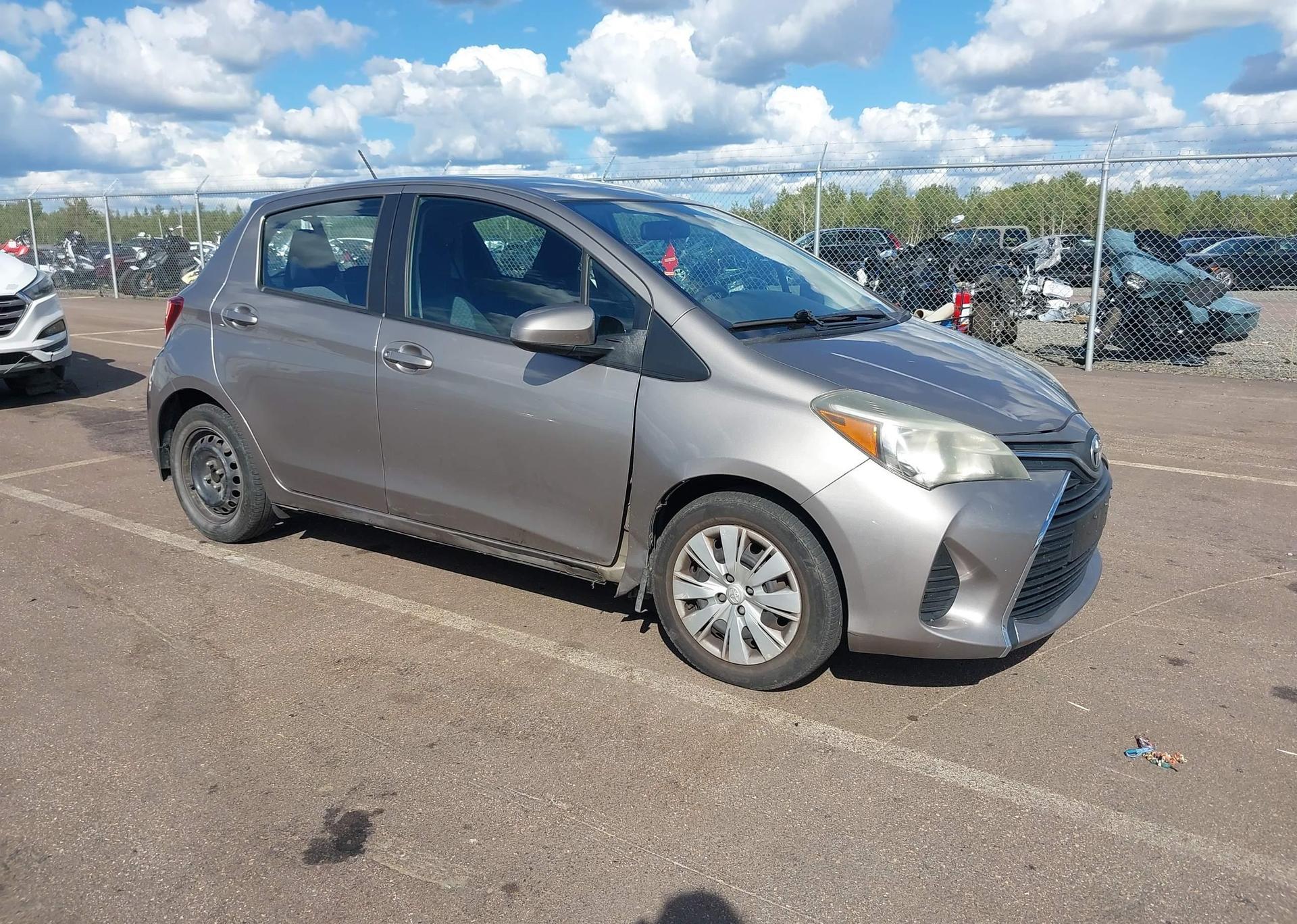 2015 TOYOTA YARIS LE
