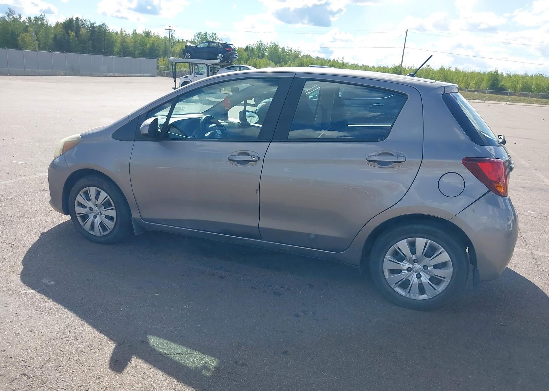 2015 TOYOTA YARIS LE