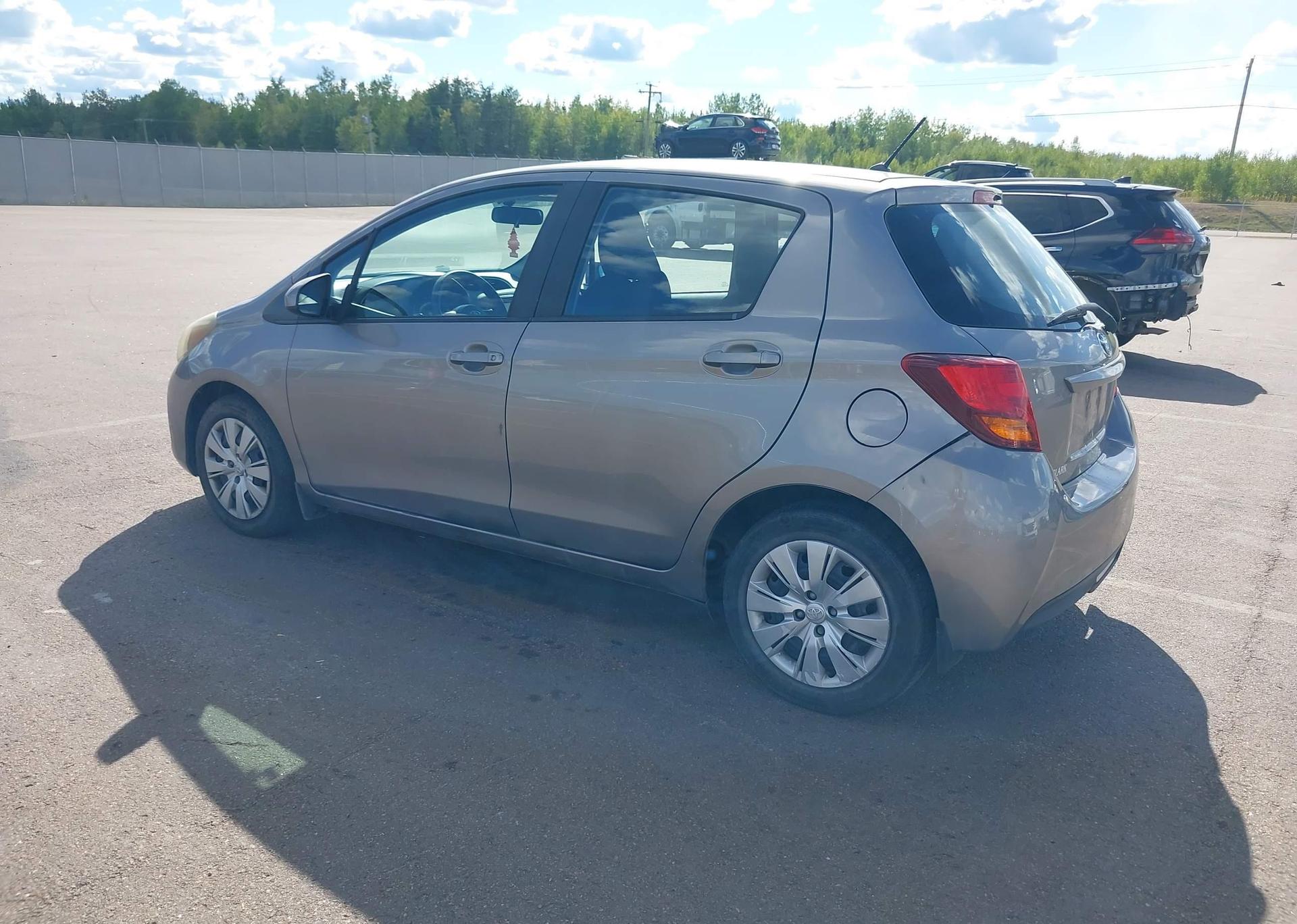 2015 TOYOTA YARIS LE