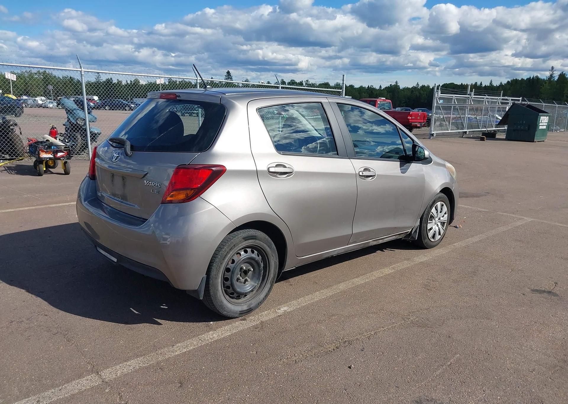 2015 TOYOTA YARIS LE