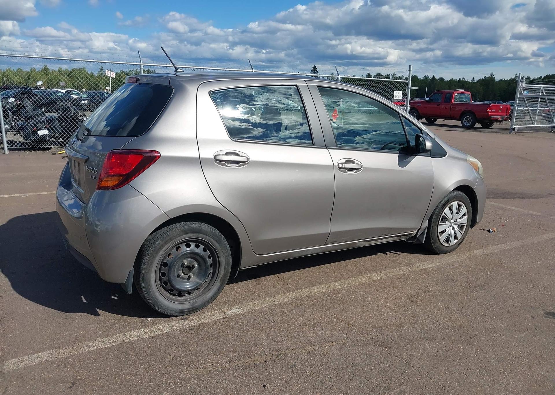 2015 TOYOTA YARIS LE