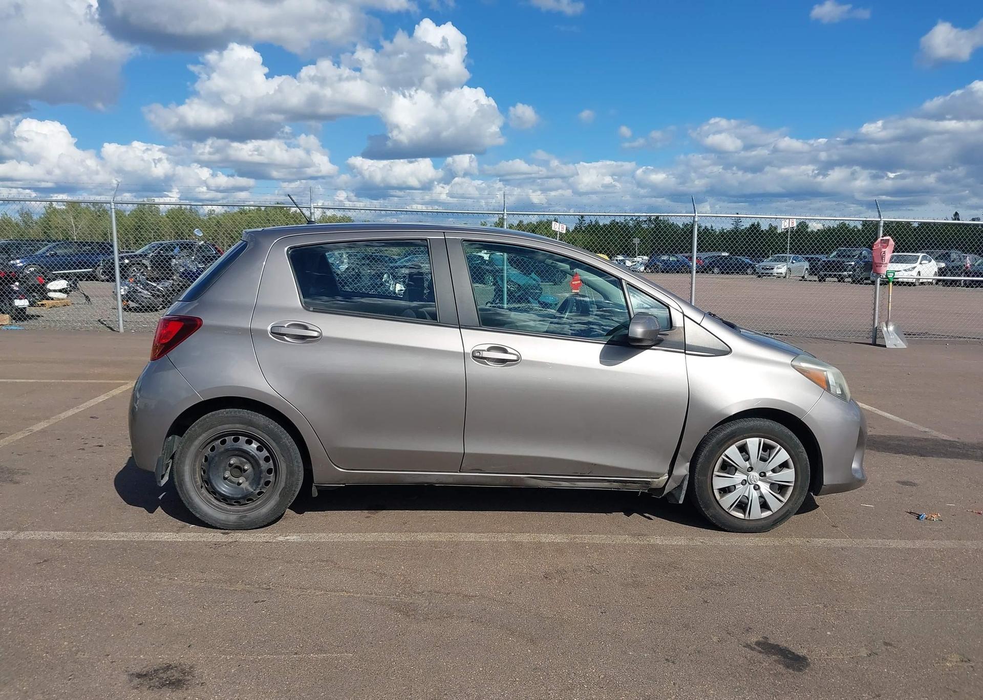 2015 TOYOTA YARIS LE