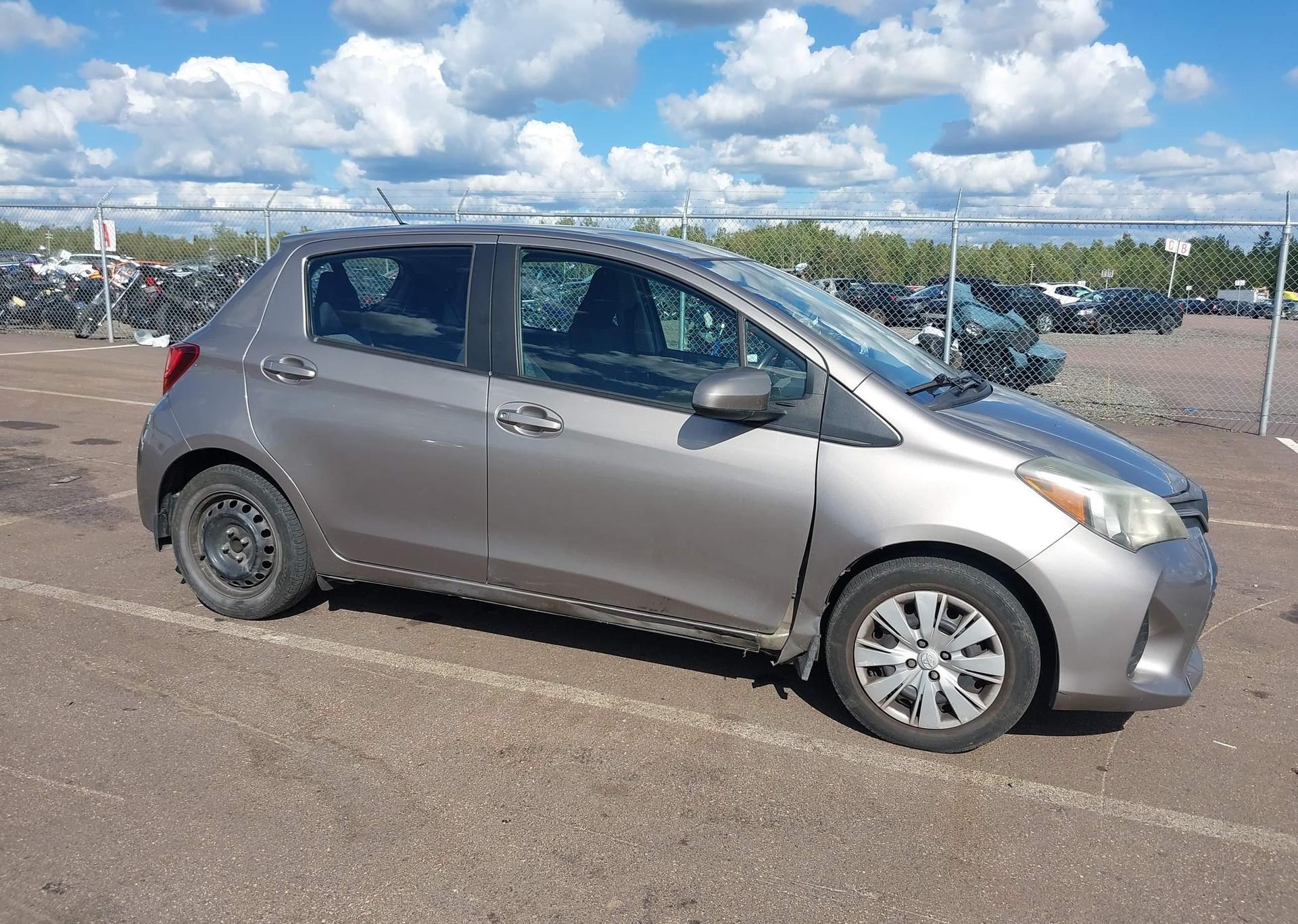 2015 TOYOTA YARIS LE