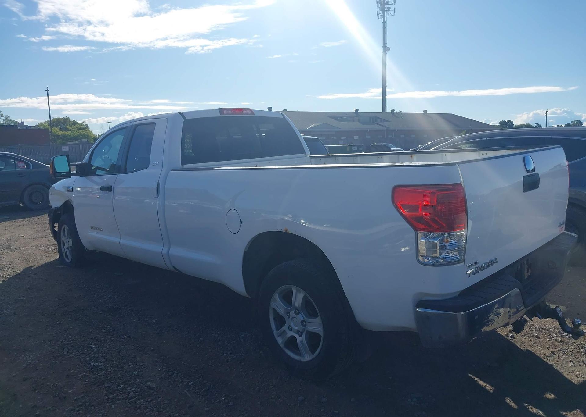 2011 TOYOTA TUNDRA SR5 5.7L V8