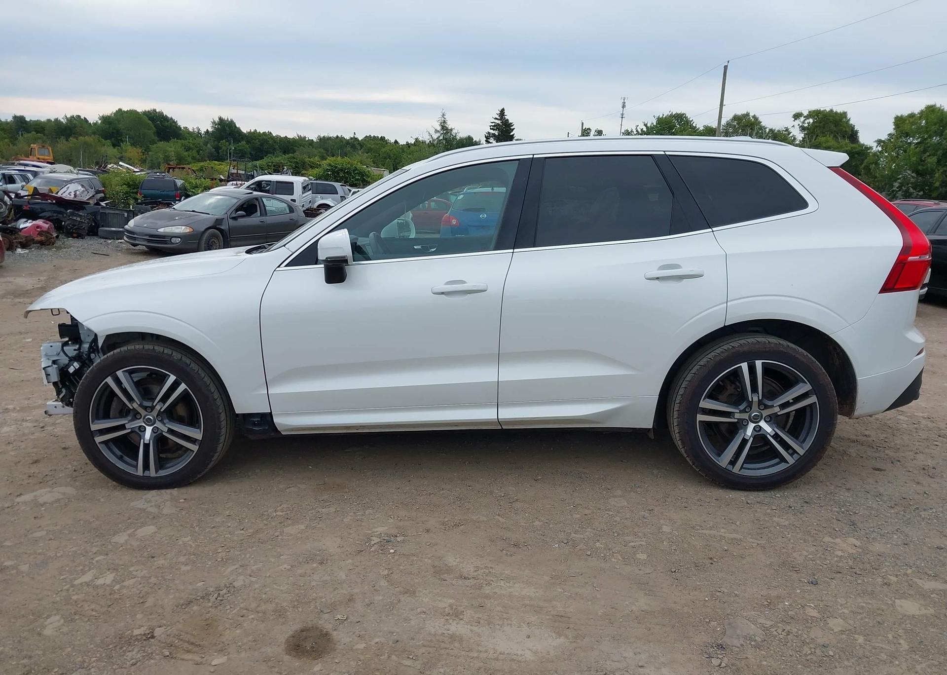 2021 VOLVO XC60 T6 MOMENTUM