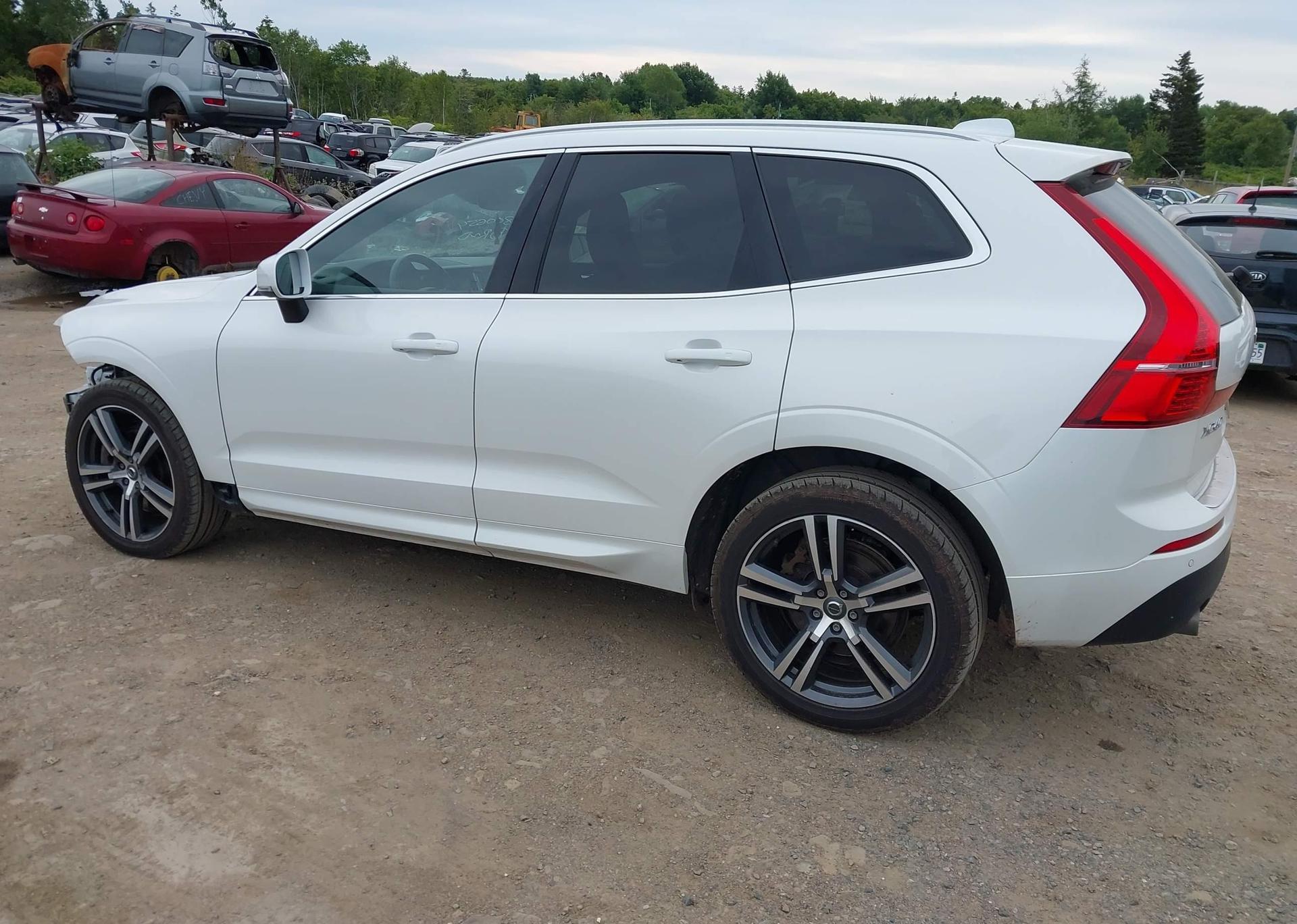 2021 VOLVO XC60 T6 MOMENTUM