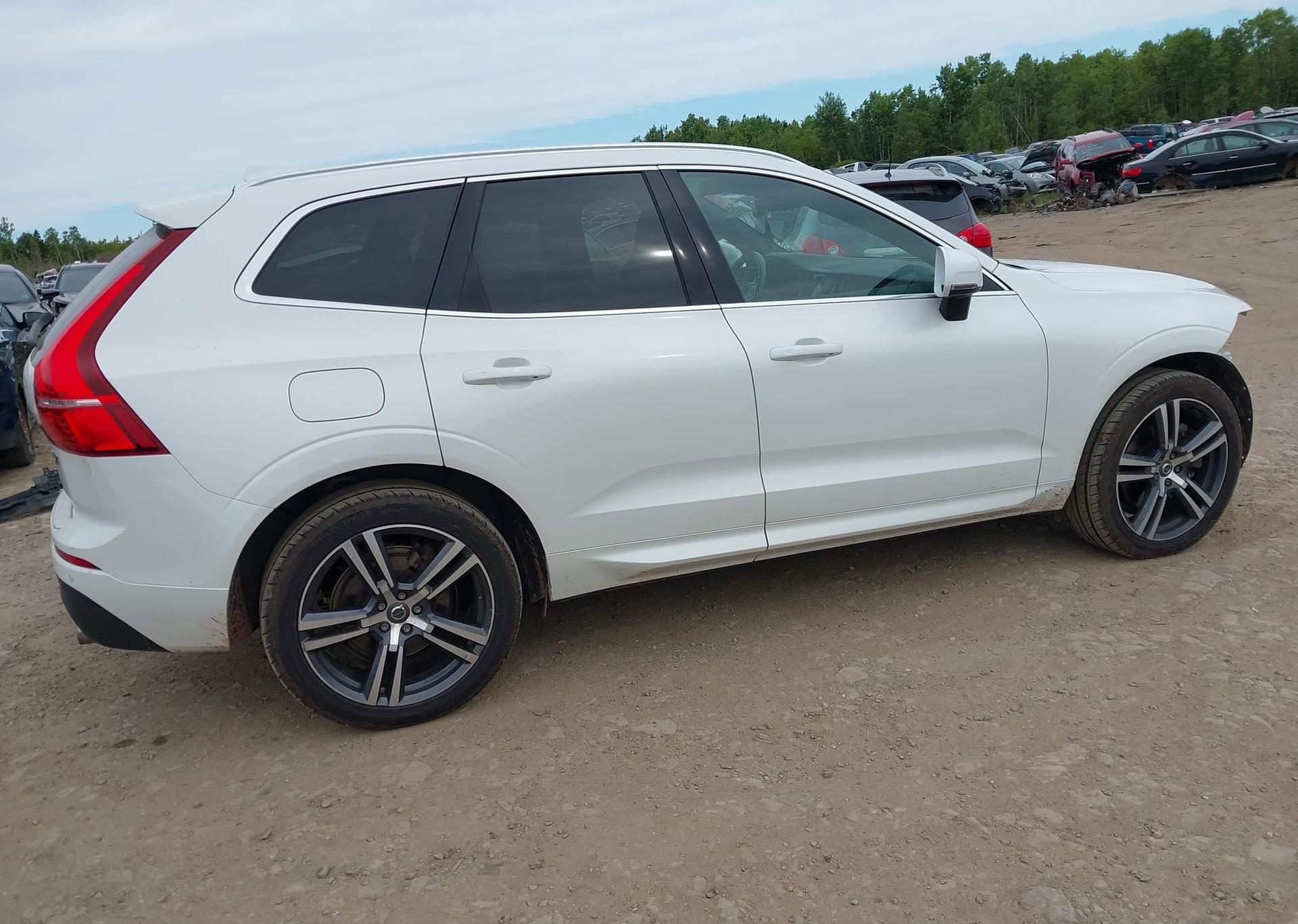 2021 VOLVO XC60 T6 MOMENTUM