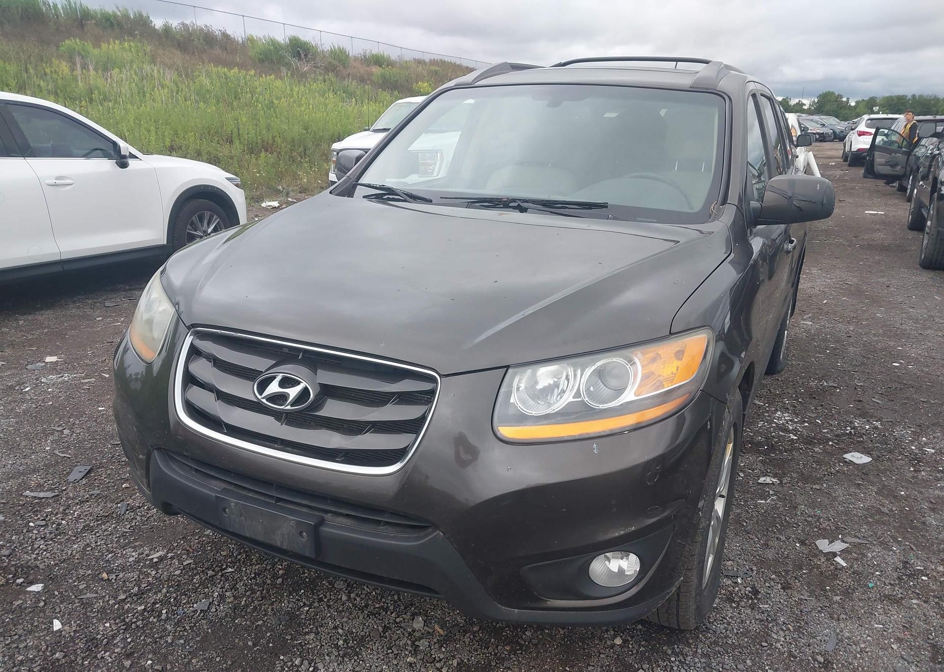 2011 HYUNDAI SANTA FE SE