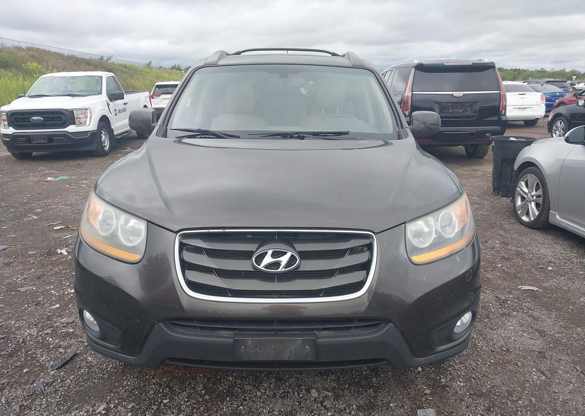 2011 HYUNDAI SANTA FE SE