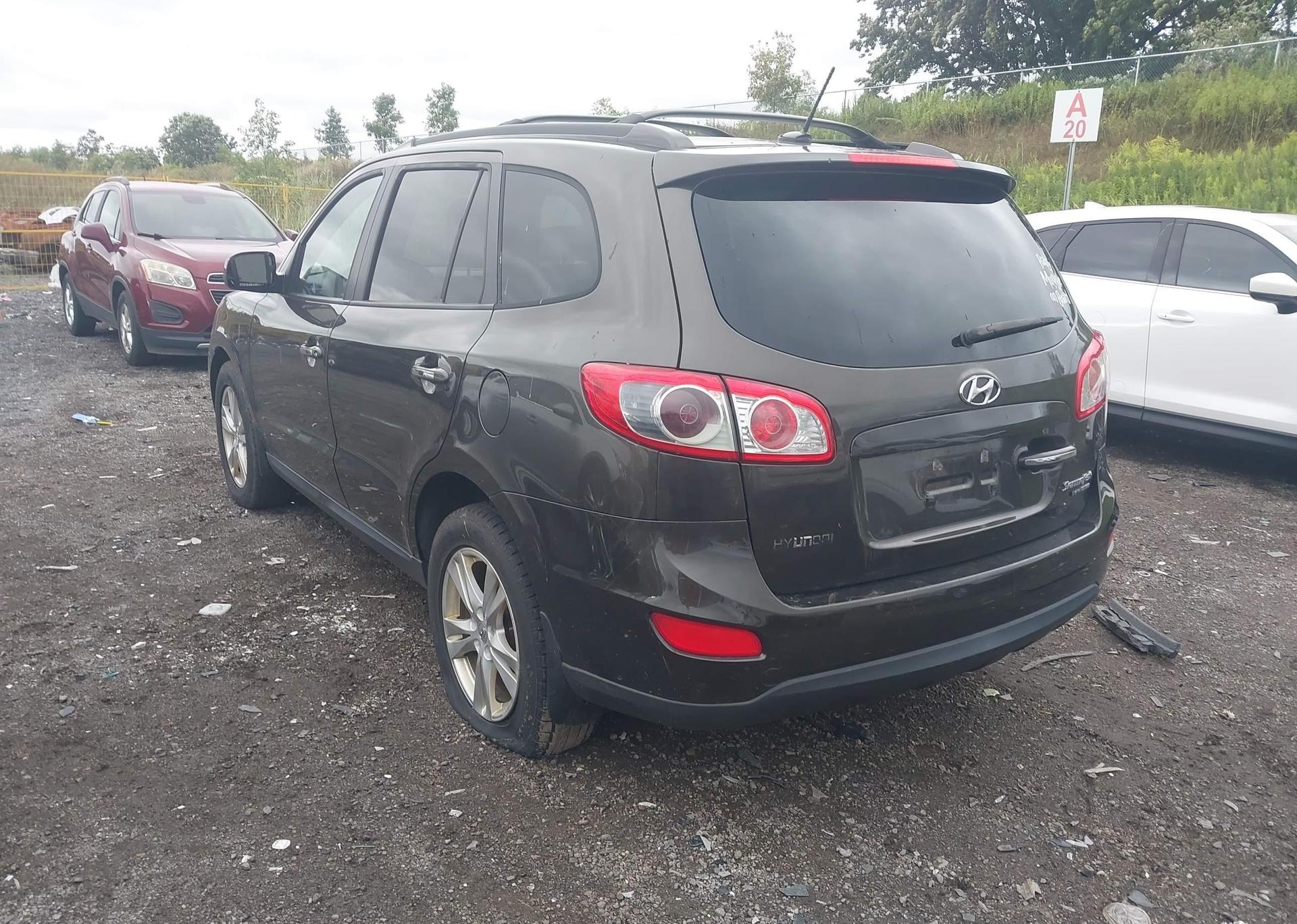 2011 HYUNDAI SANTA FE SE