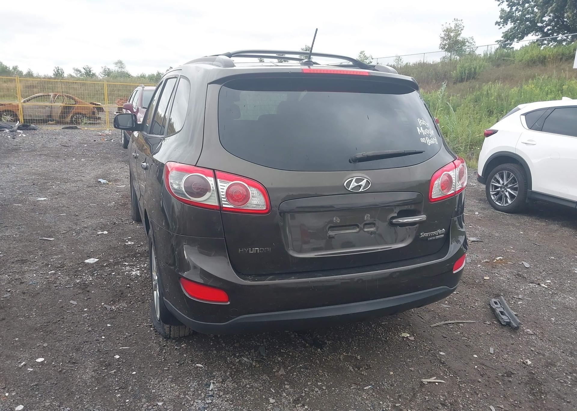 2011 HYUNDAI SANTA FE SE