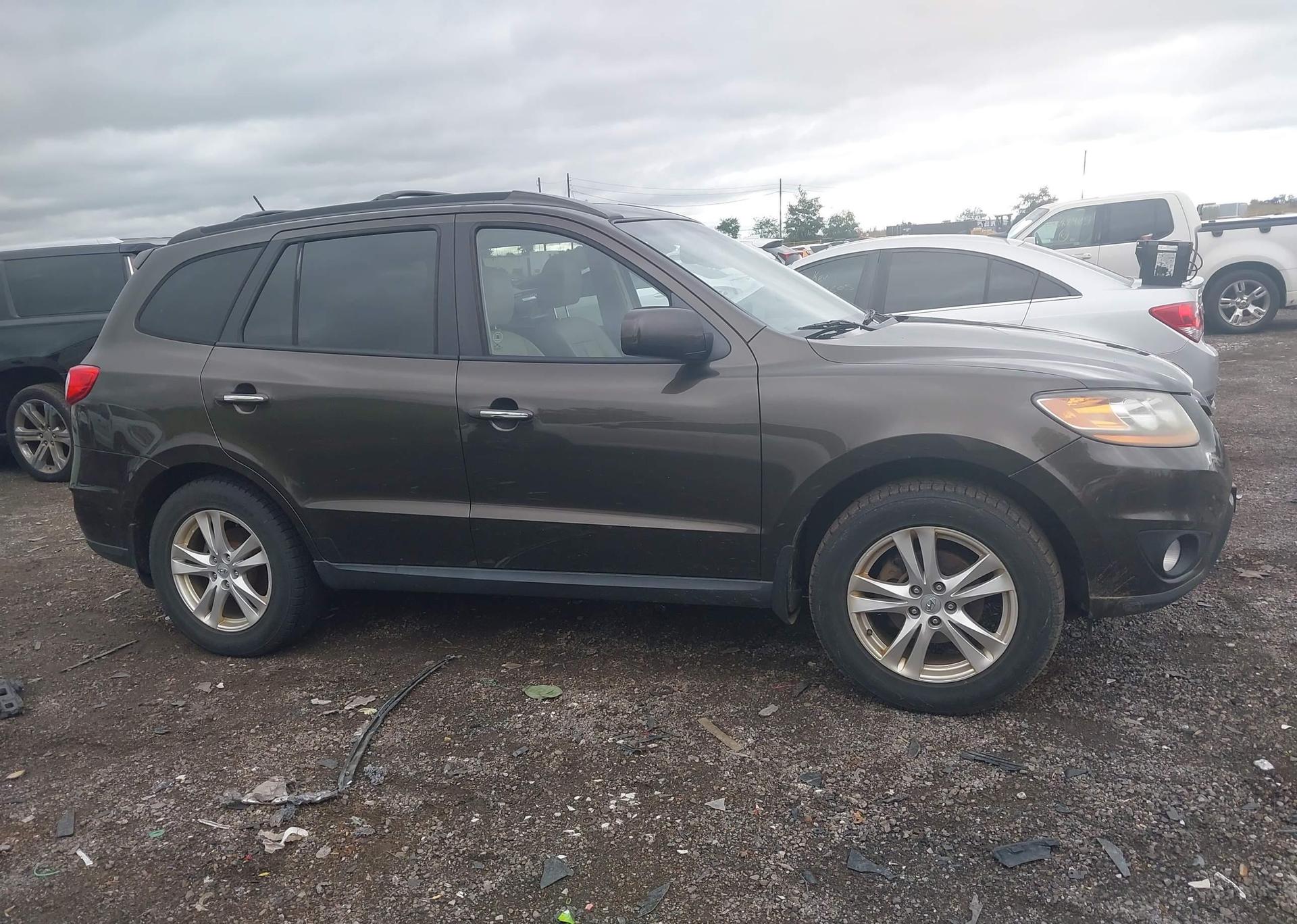 2011 HYUNDAI SANTA FE SE