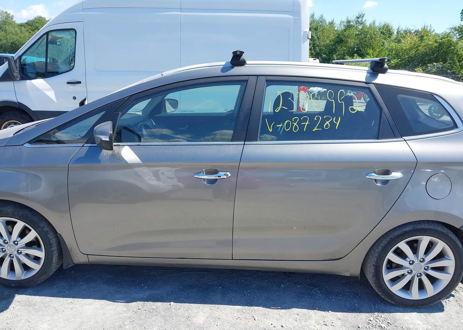 2015 KIA RONDO EX