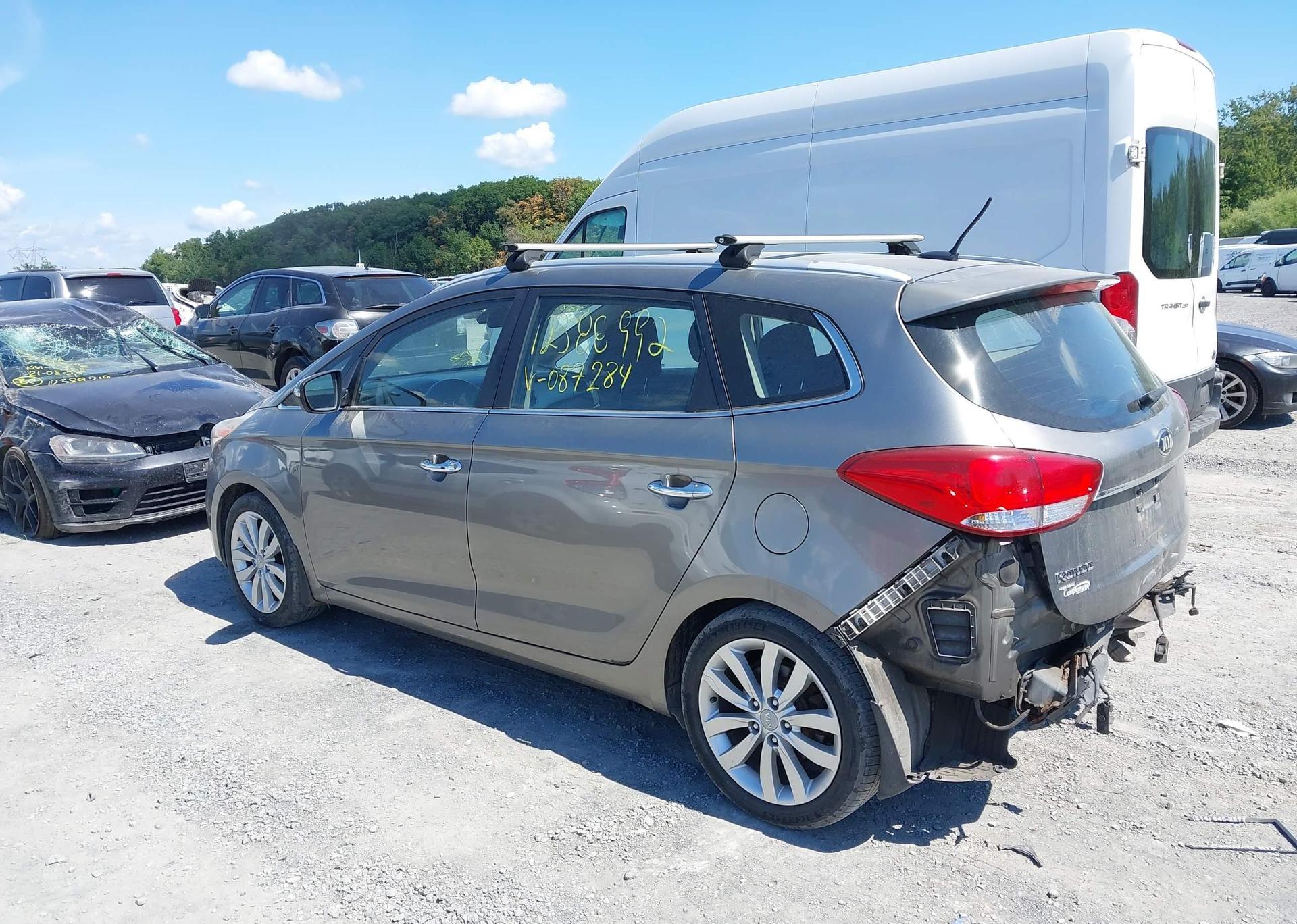 2015 KIA RONDO EX