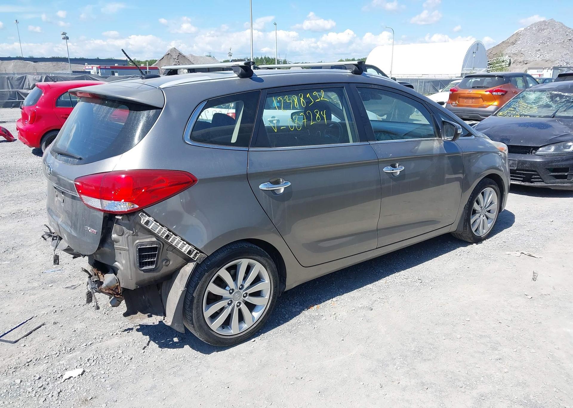 2015 KIA RONDO EX
