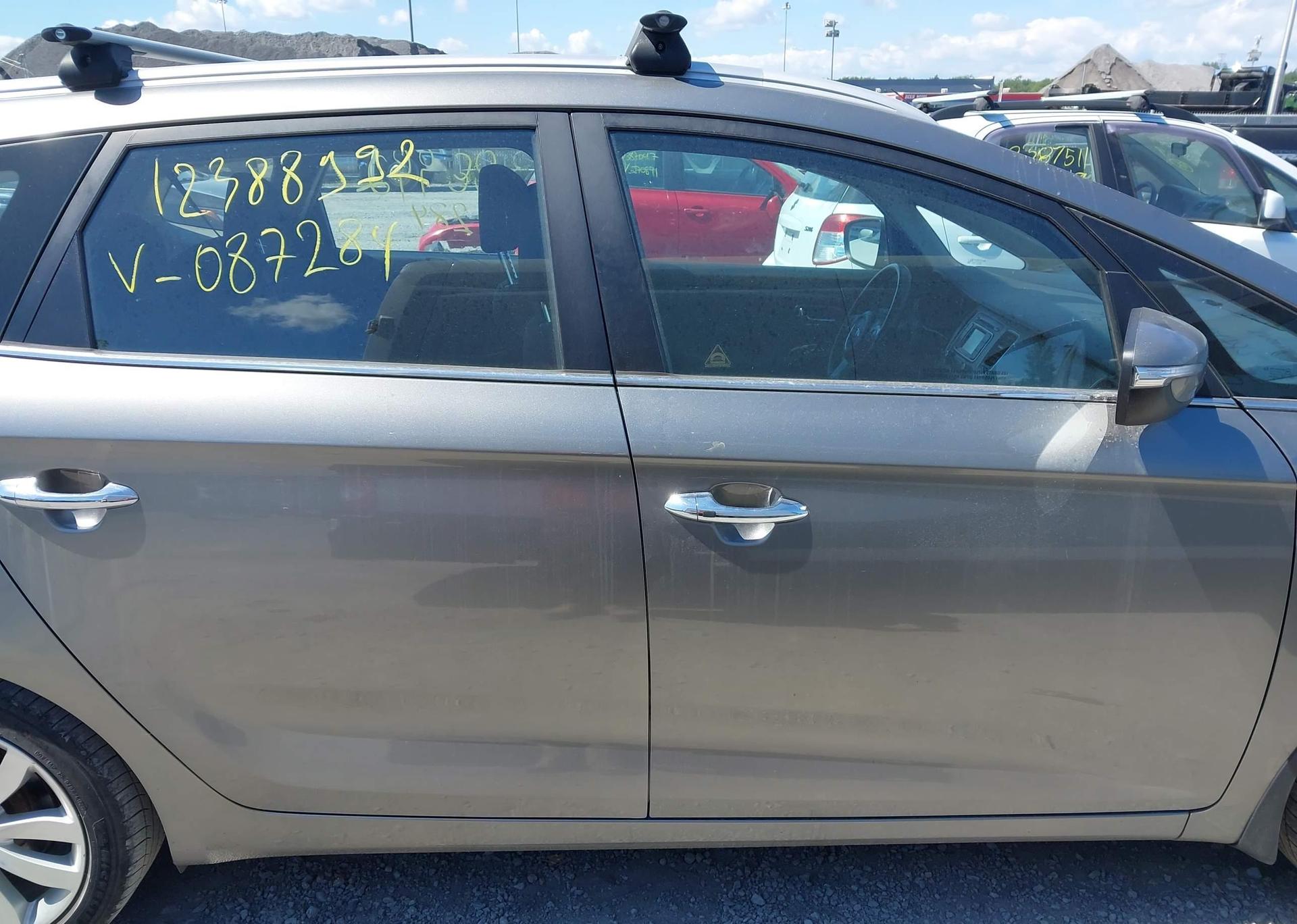 2015 KIA RONDO EX