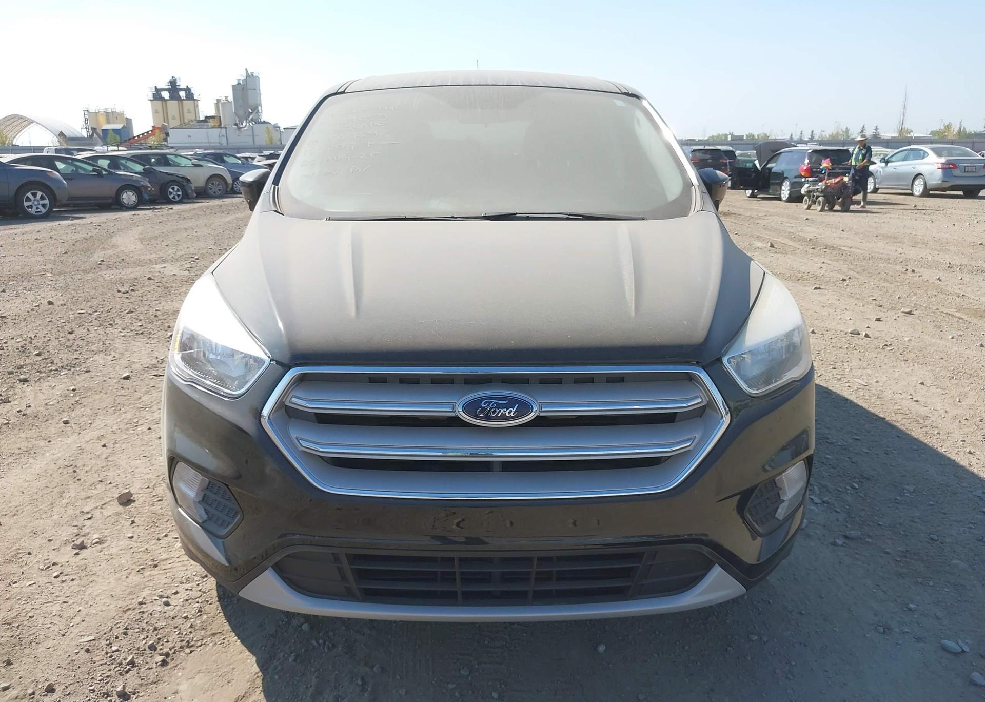 2017 FORD ESCAPE SE