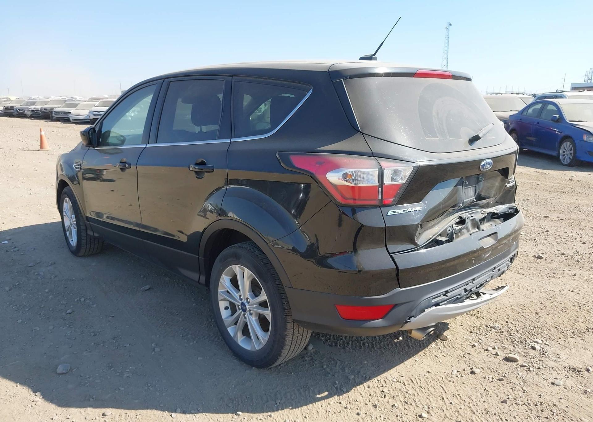 2017 FORD ESCAPE SE