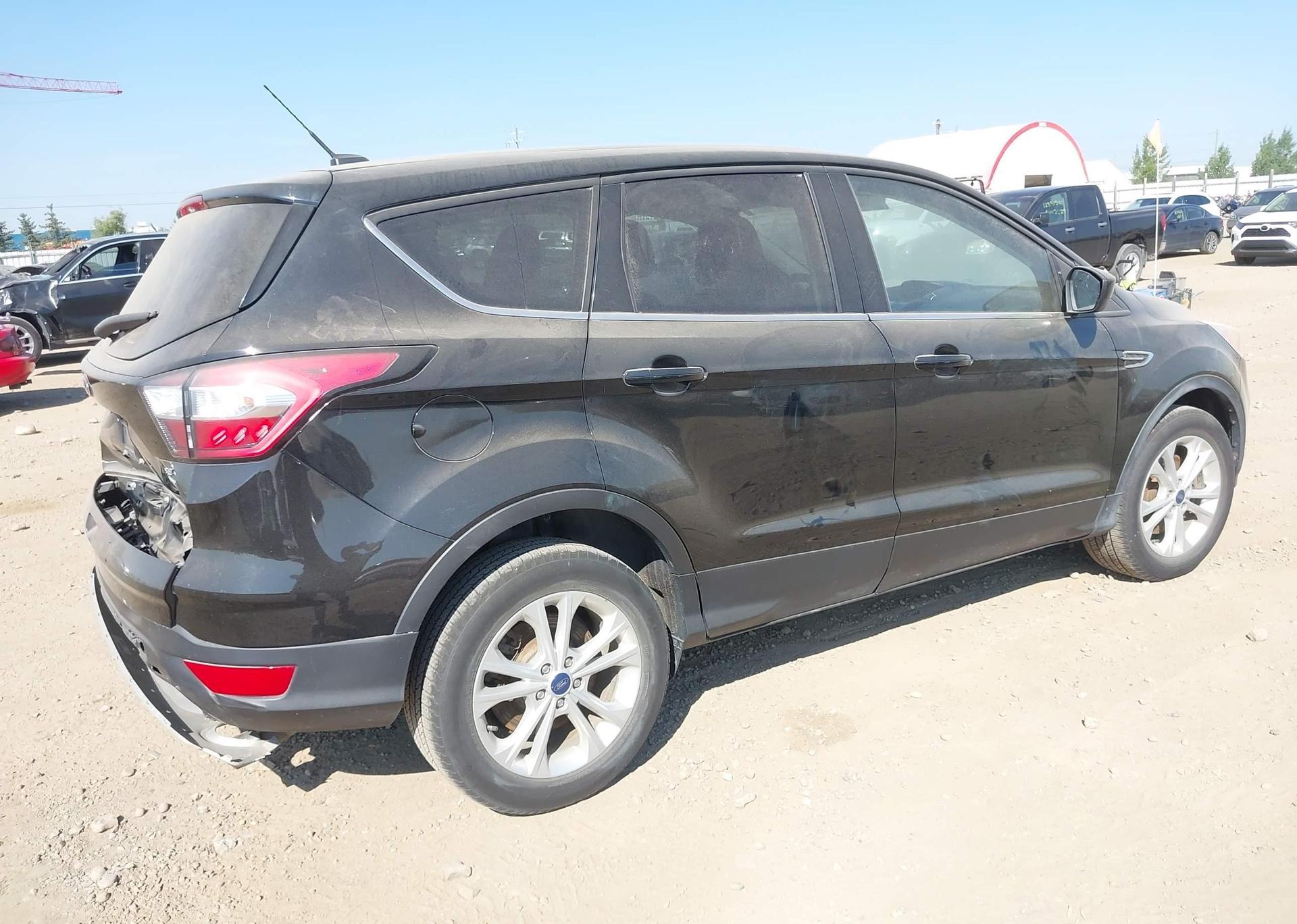 2017 FORD ESCAPE SE