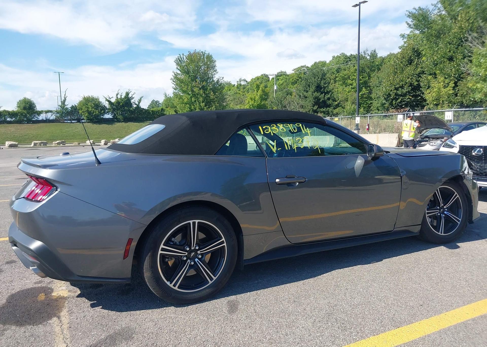 2025 FORD MUSTANG