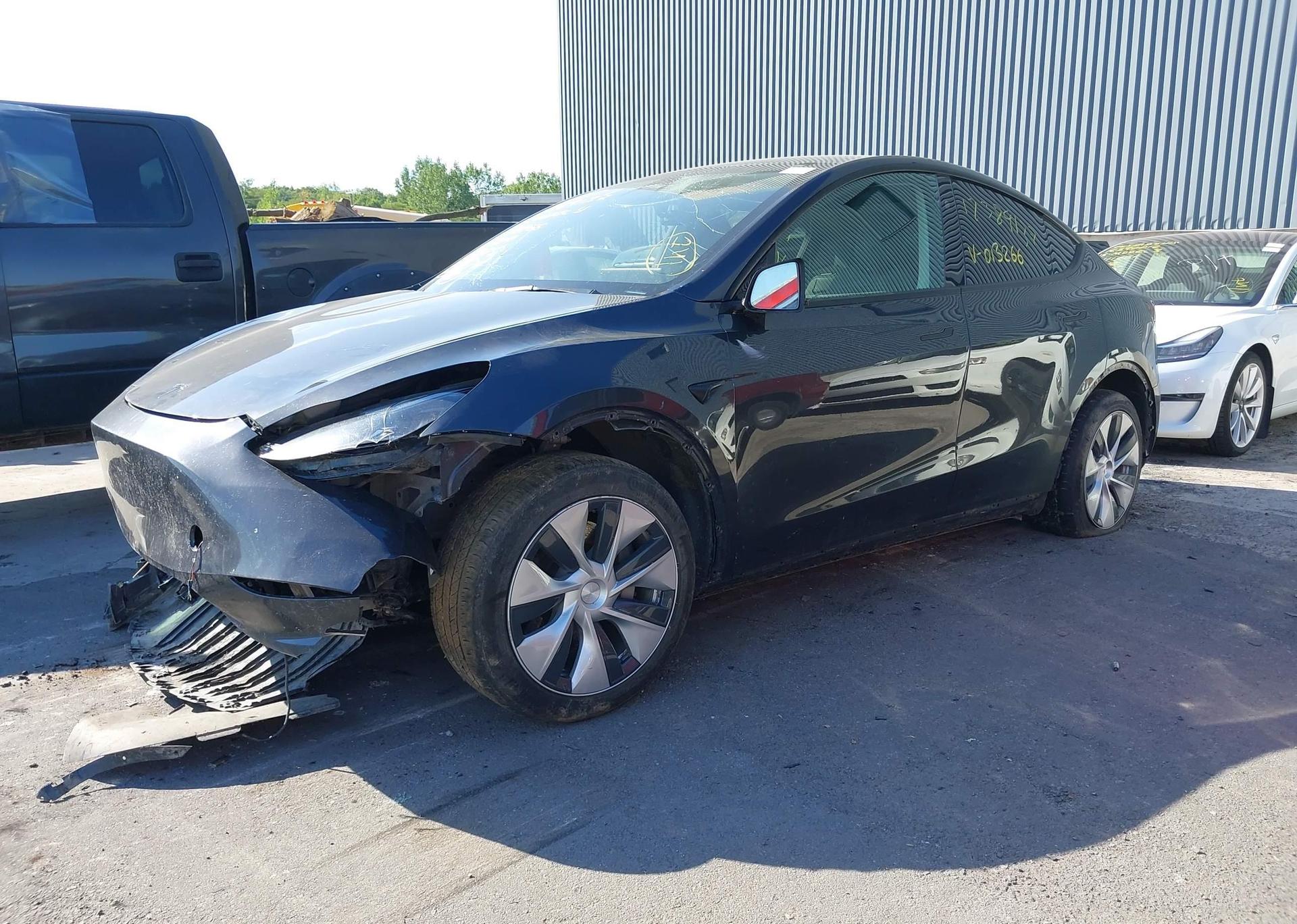 2024 TESLA MODEL Y LONG RANGE